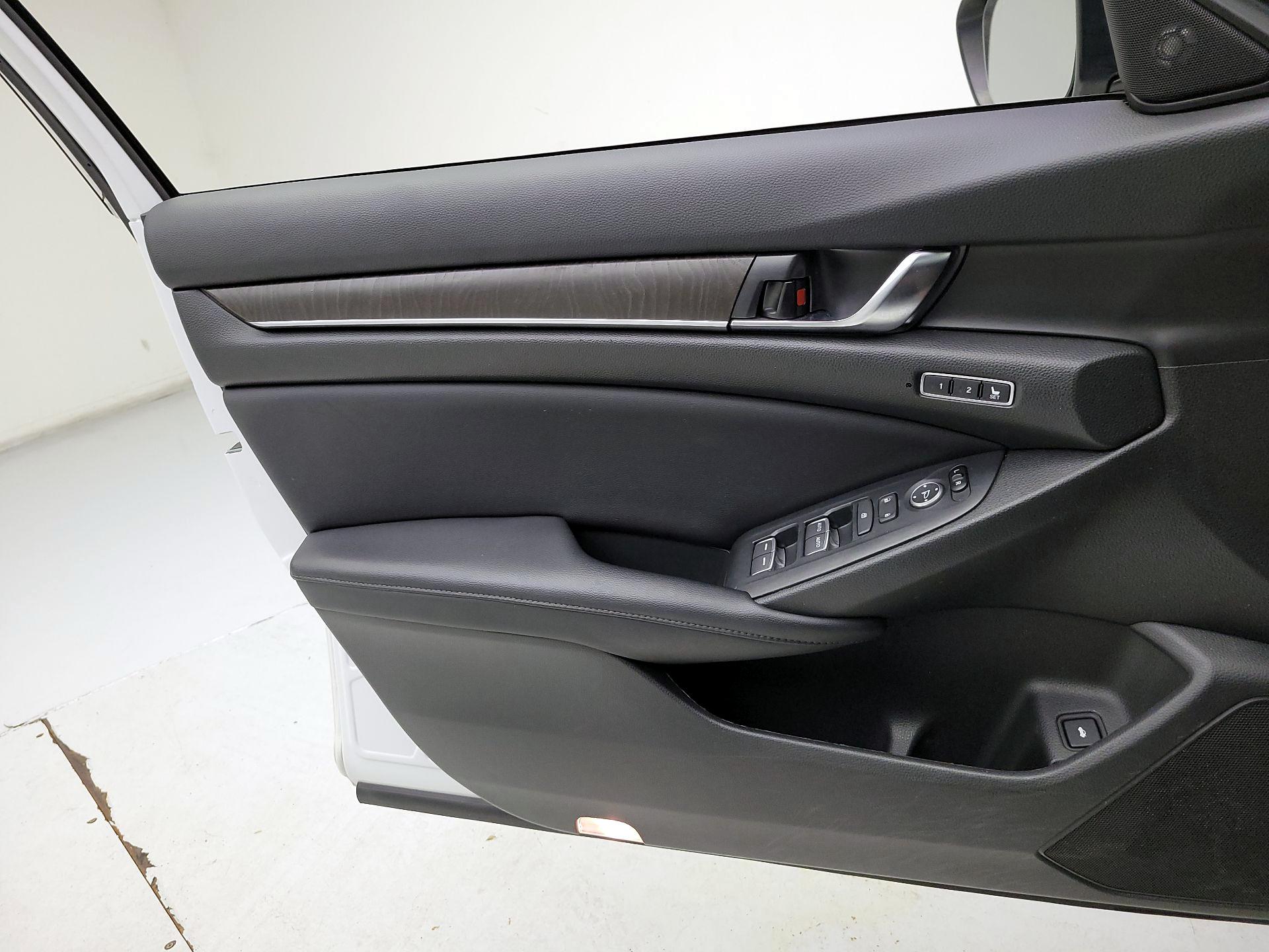 Thumbnail: 2018 Honda Accord - 10