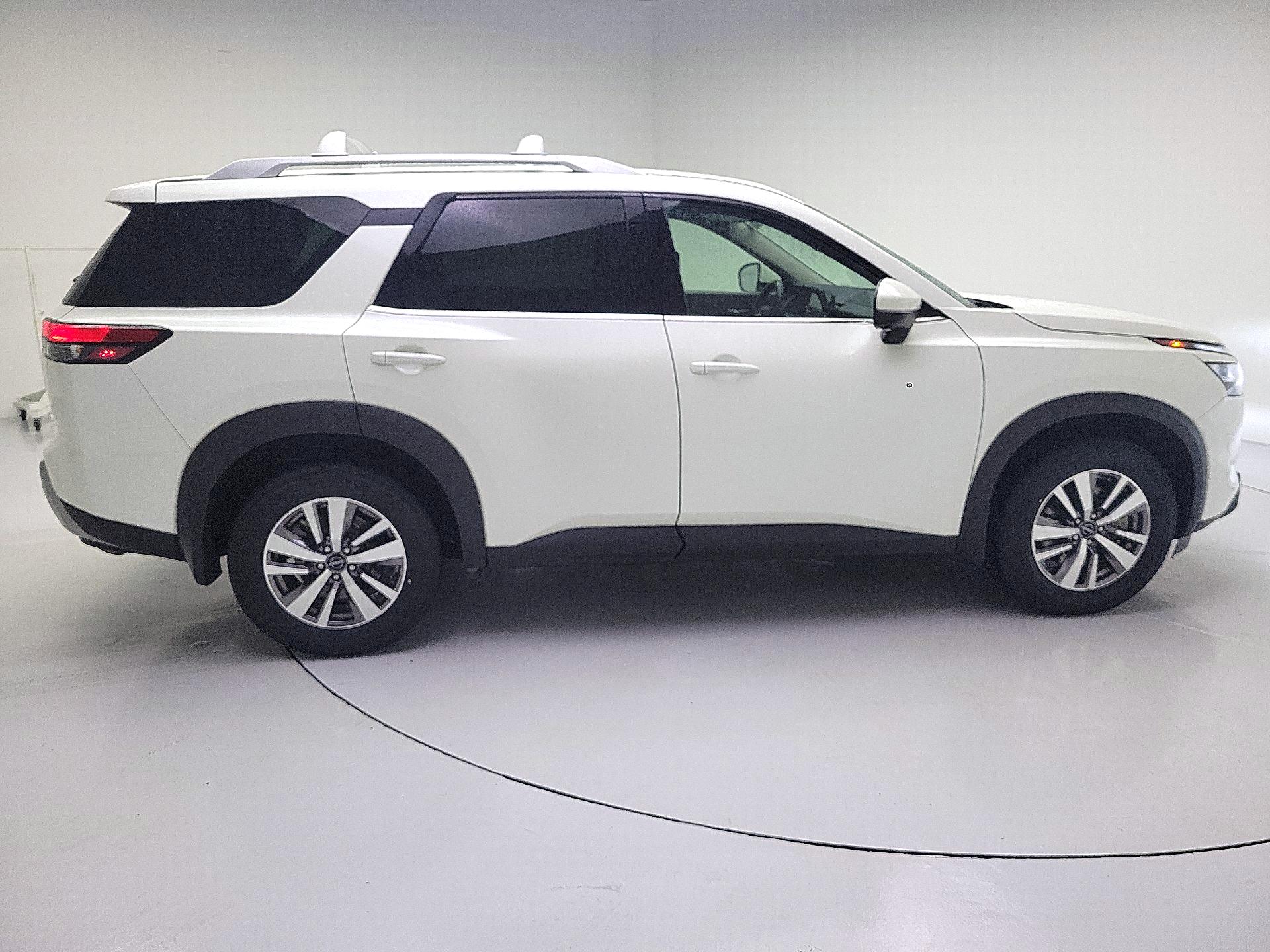 Thumbnail: 2022 Nissan Pathfinder - 4