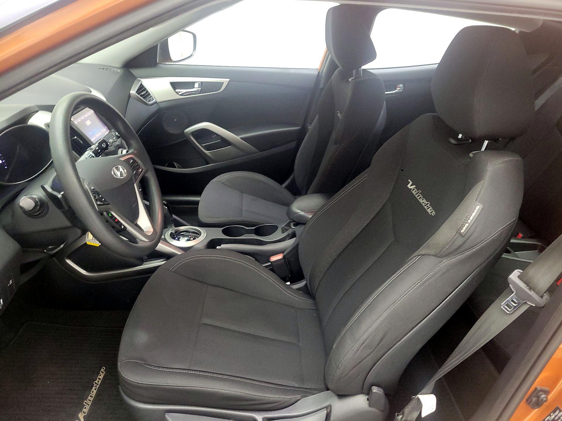 Thumbnail: 2015 Hyundai Veloster - 9