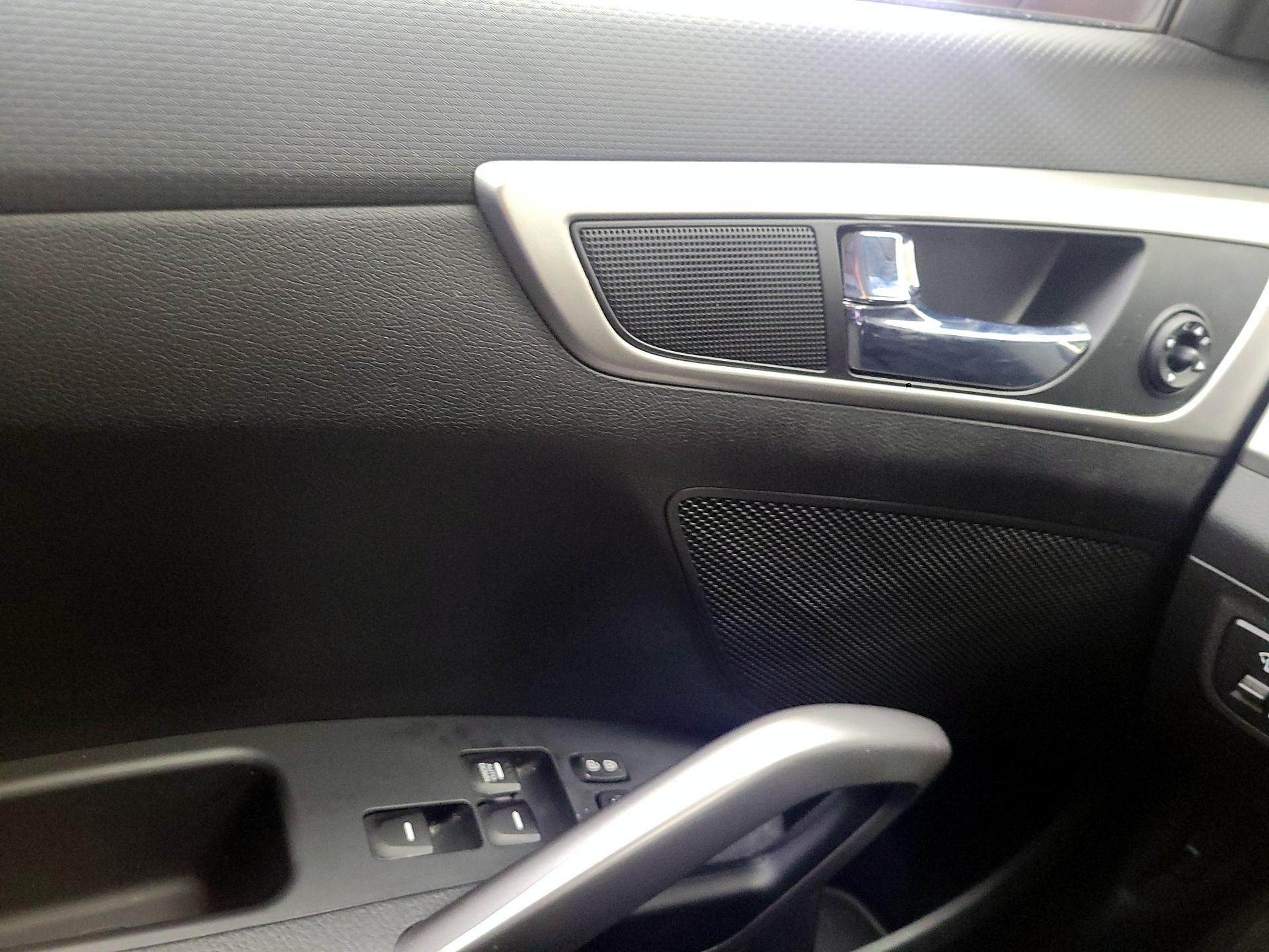 Thumbnail: 2015 Hyundai Veloster - 10