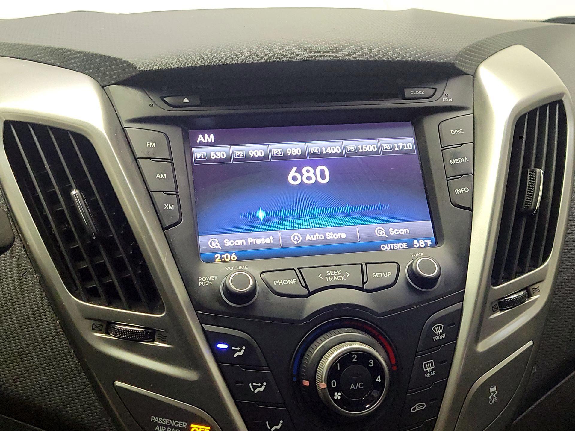 Thumbnail: 2015 Hyundai Veloster - 13