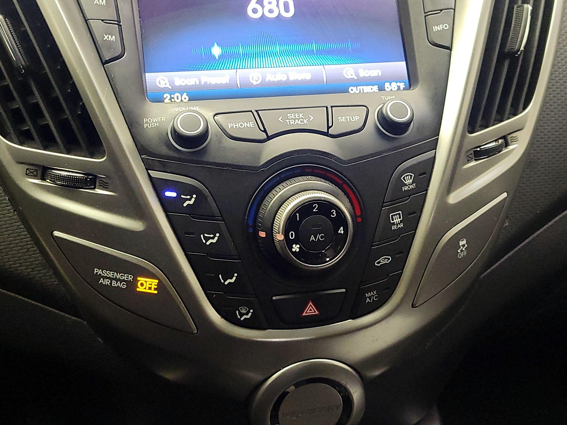 Thumbnail: 2015 Hyundai Veloster - 14