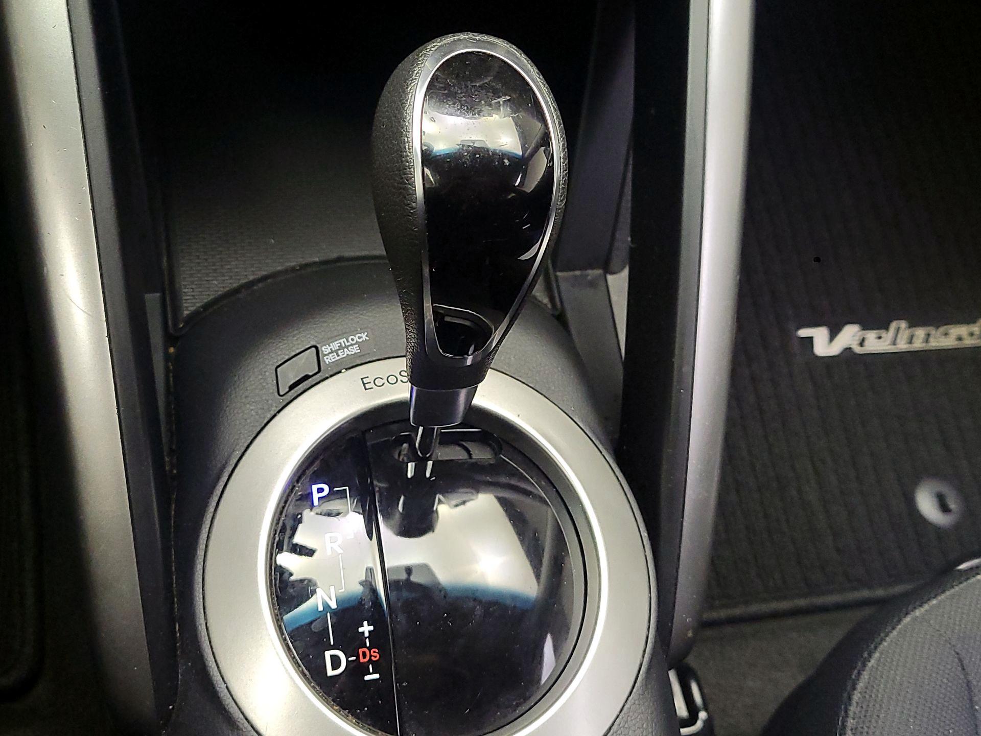 Thumbnail: 2015 Hyundai Veloster - 15