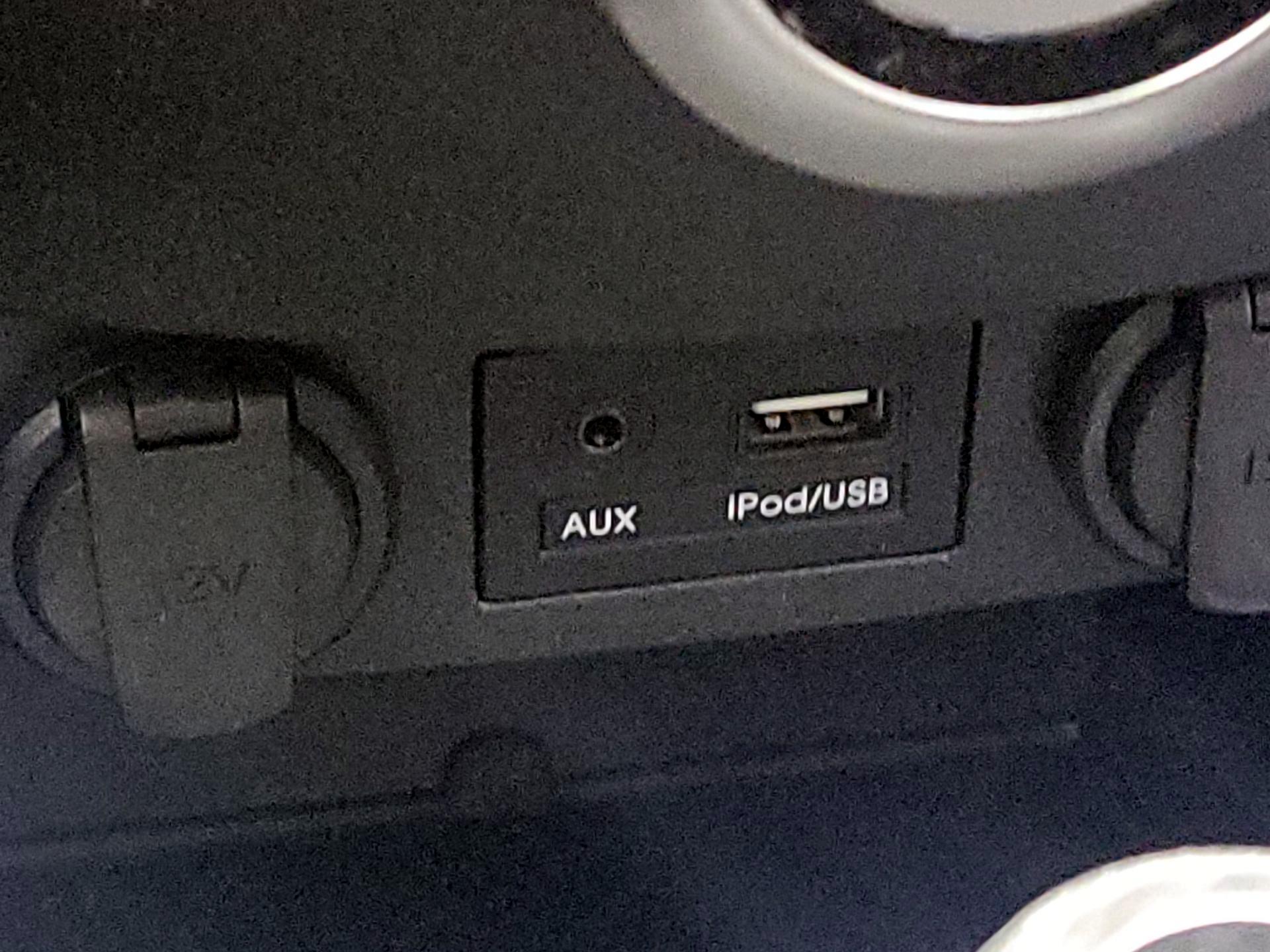 Thumbnail: 2015 Hyundai Veloster - 16