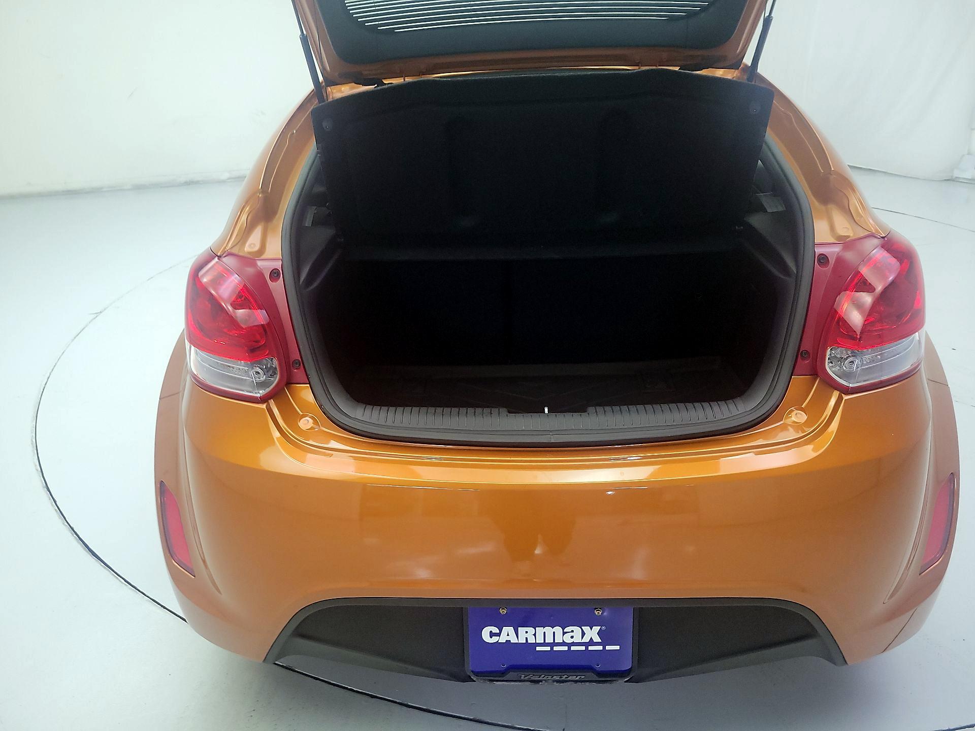 Thumbnail: 2015 Hyundai Veloster - 18