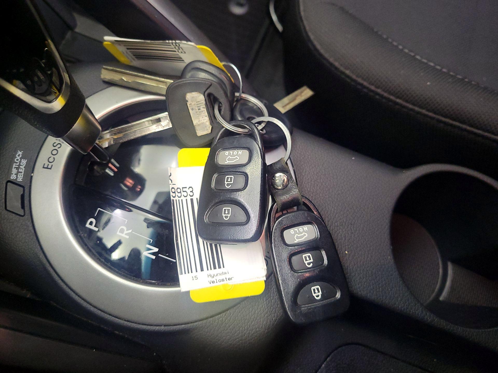 Thumbnail: 2015 Hyundai Veloster - 20