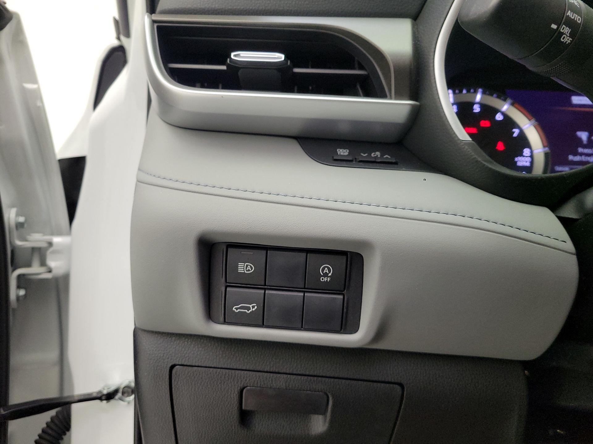 Thumbnail: 2023 Toyota Highlander - 11