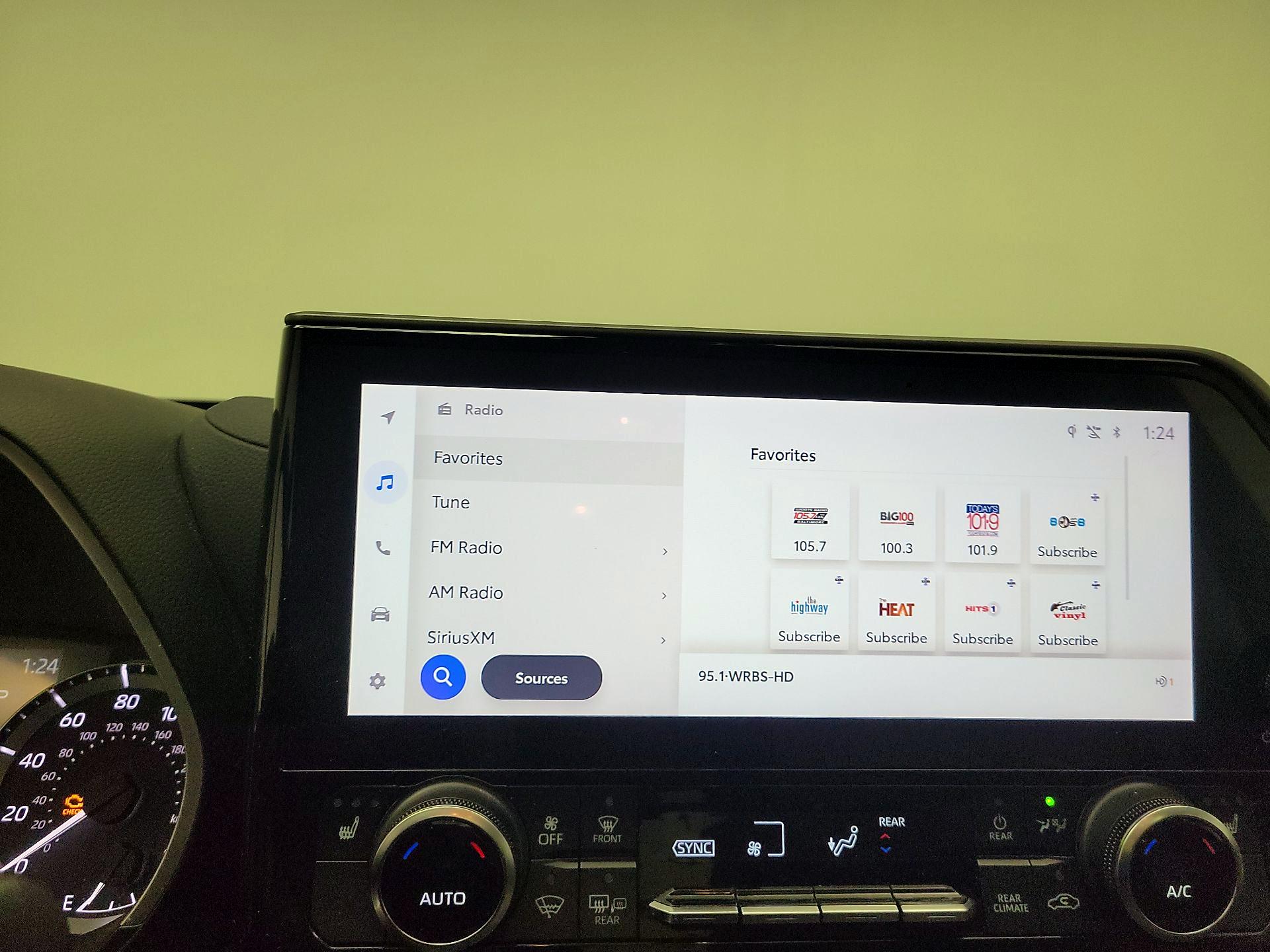 Thumbnail: 2023 Toyota Highlander - 13