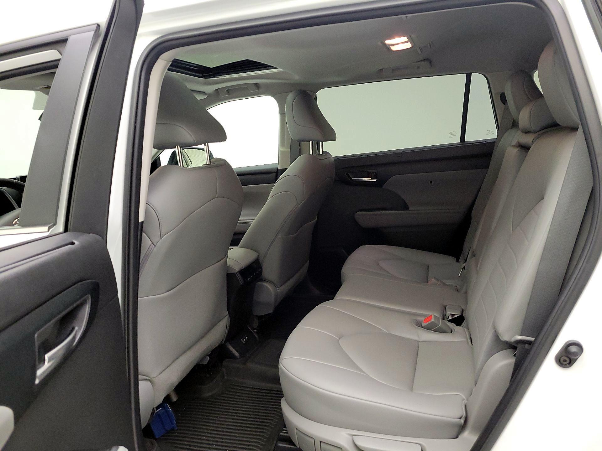 Thumbnail: 2023 Toyota Highlander - 17