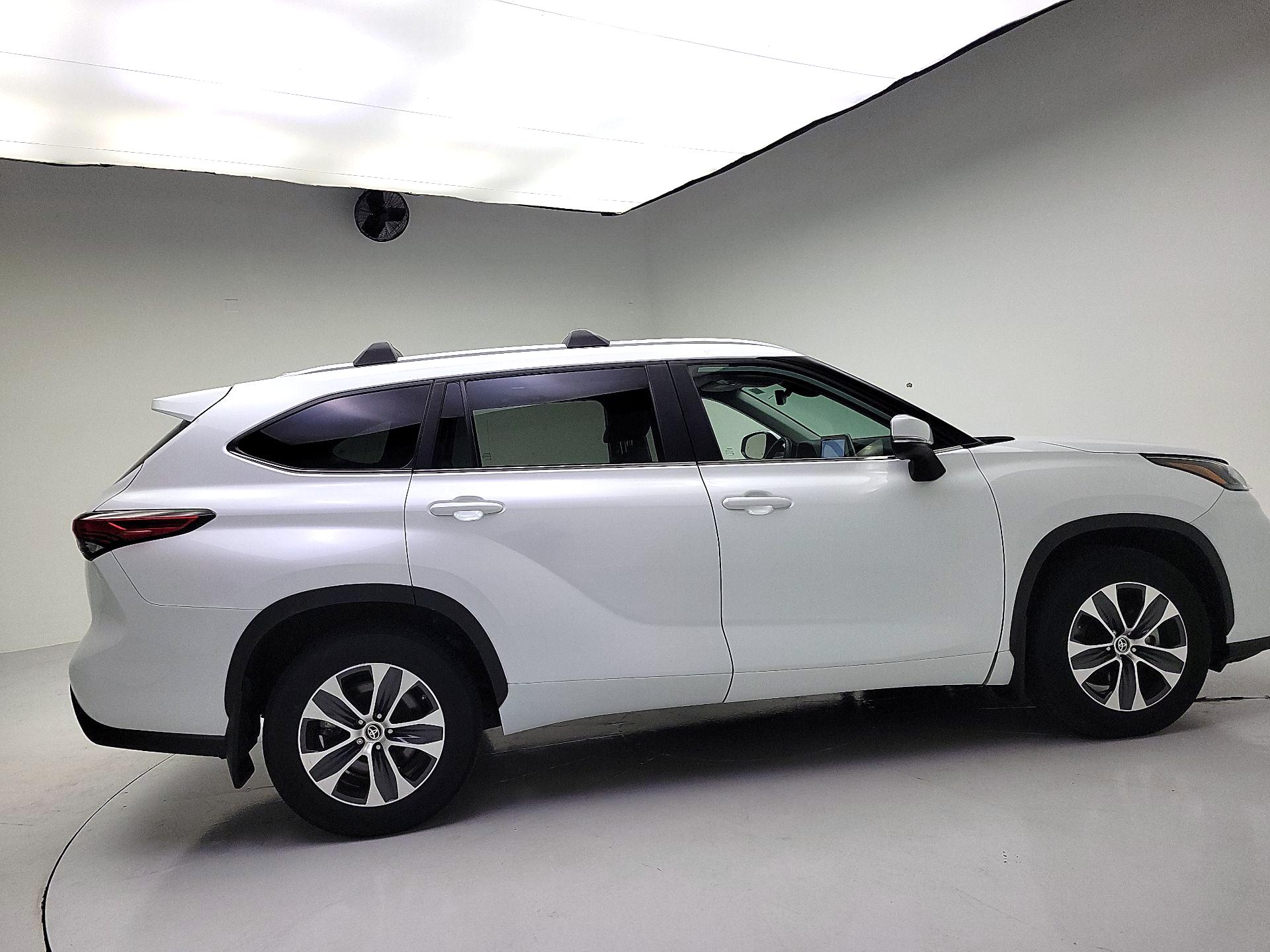 Thumbnail: 2023 Toyota Highlander - 4
