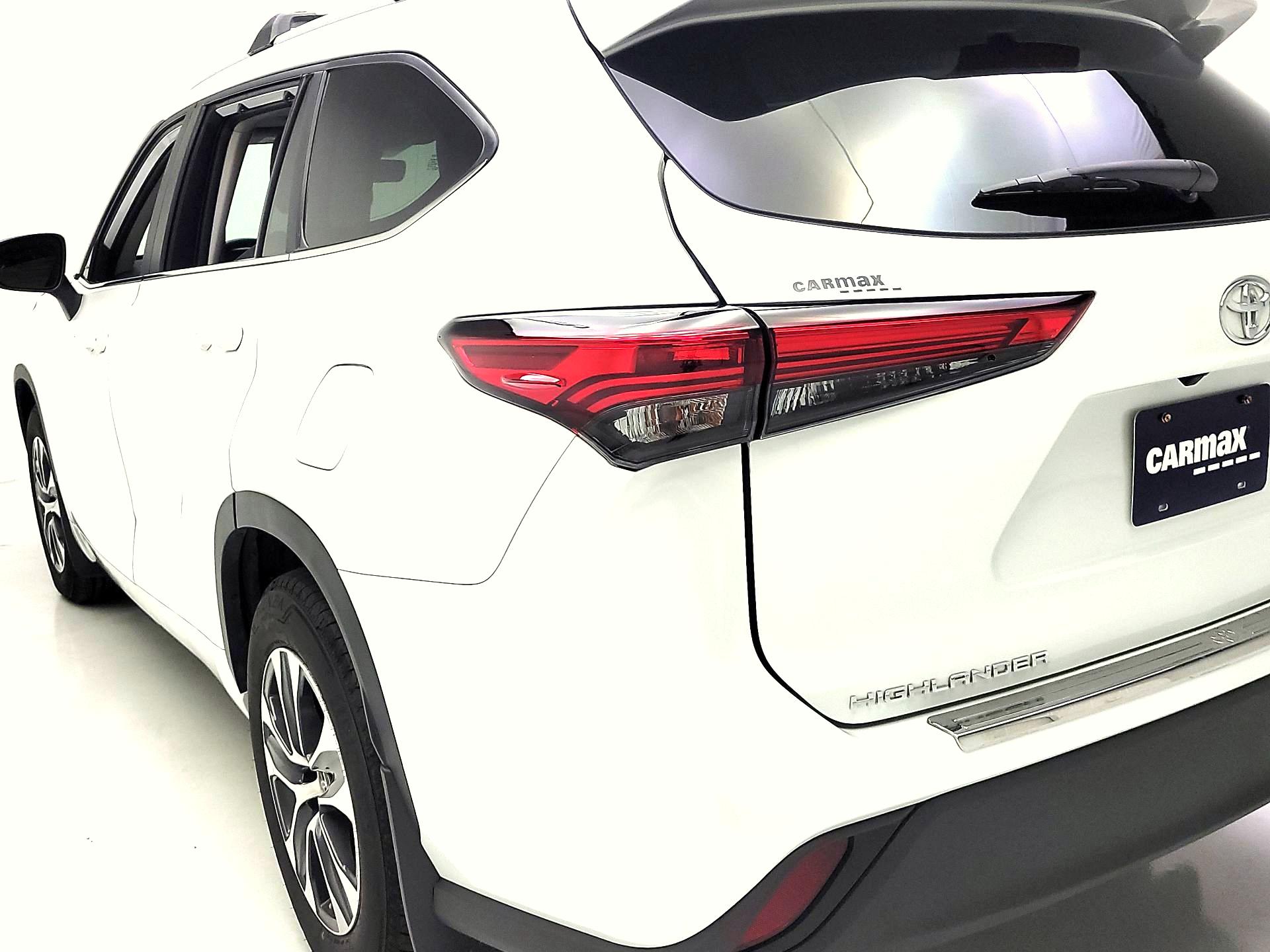 Thumbnail: 2023 Toyota Highlander - 7