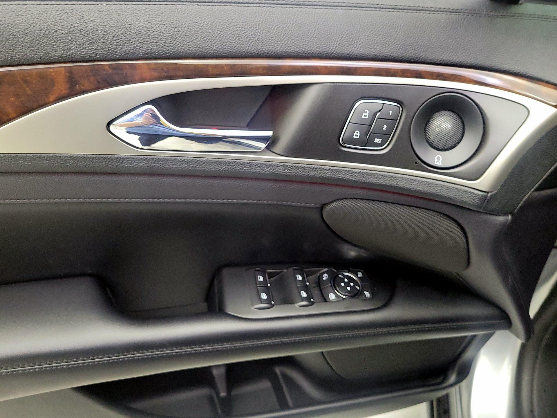 Thumbnail: 2020 Lincoln MKZ - 10