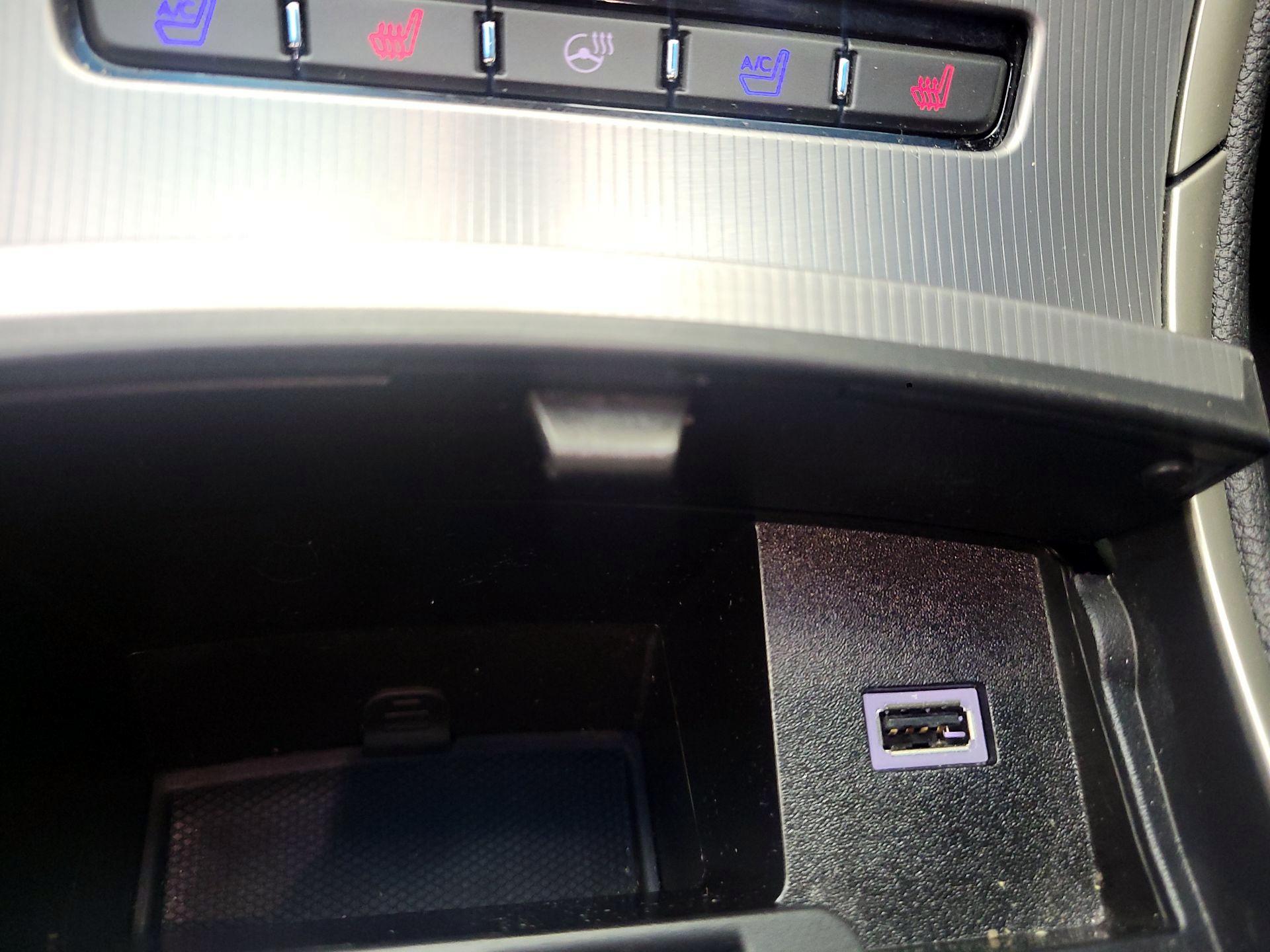 Thumbnail: 2020 Lincoln MKZ - 17