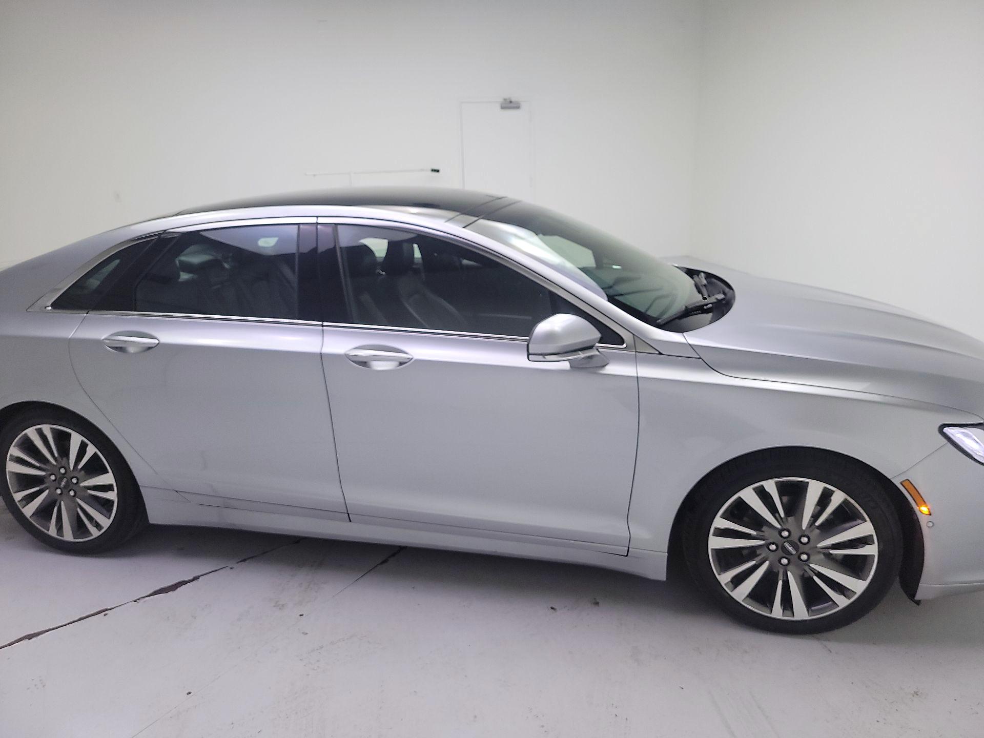 Thumbnail: 2020 Lincoln MKZ - 4