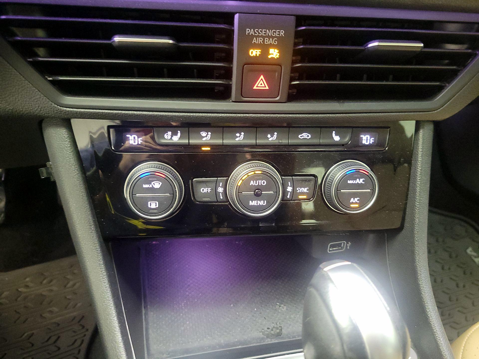 Thumbnail: 2019 Volkswagen Jetta - 14