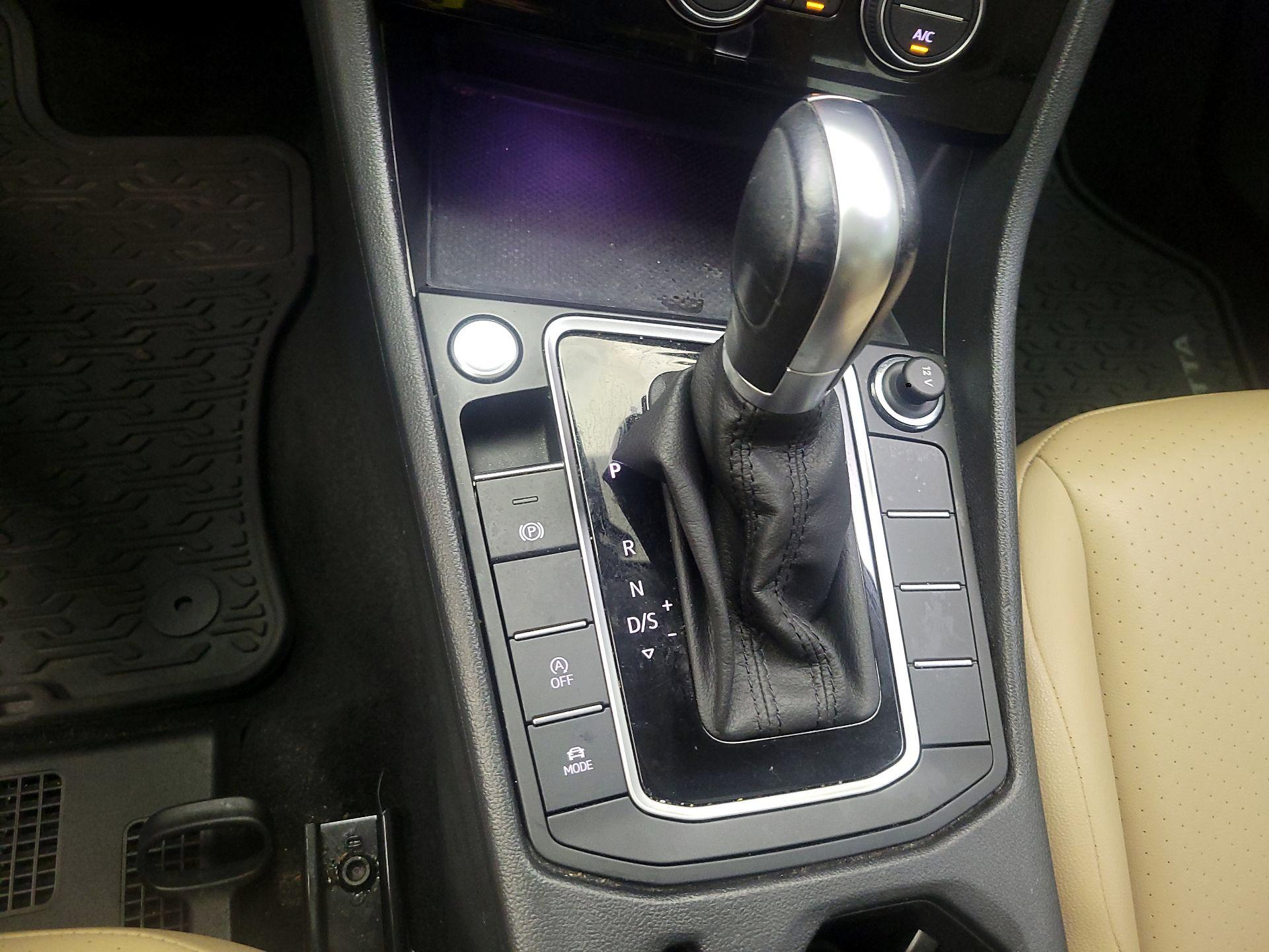 Thumbnail: 2019 Volkswagen Jetta - 15