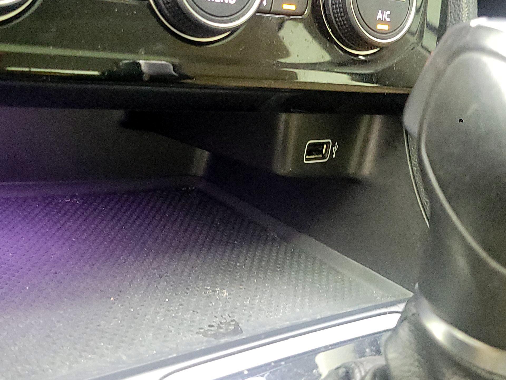 Thumbnail: 2019 Volkswagen Jetta - 16