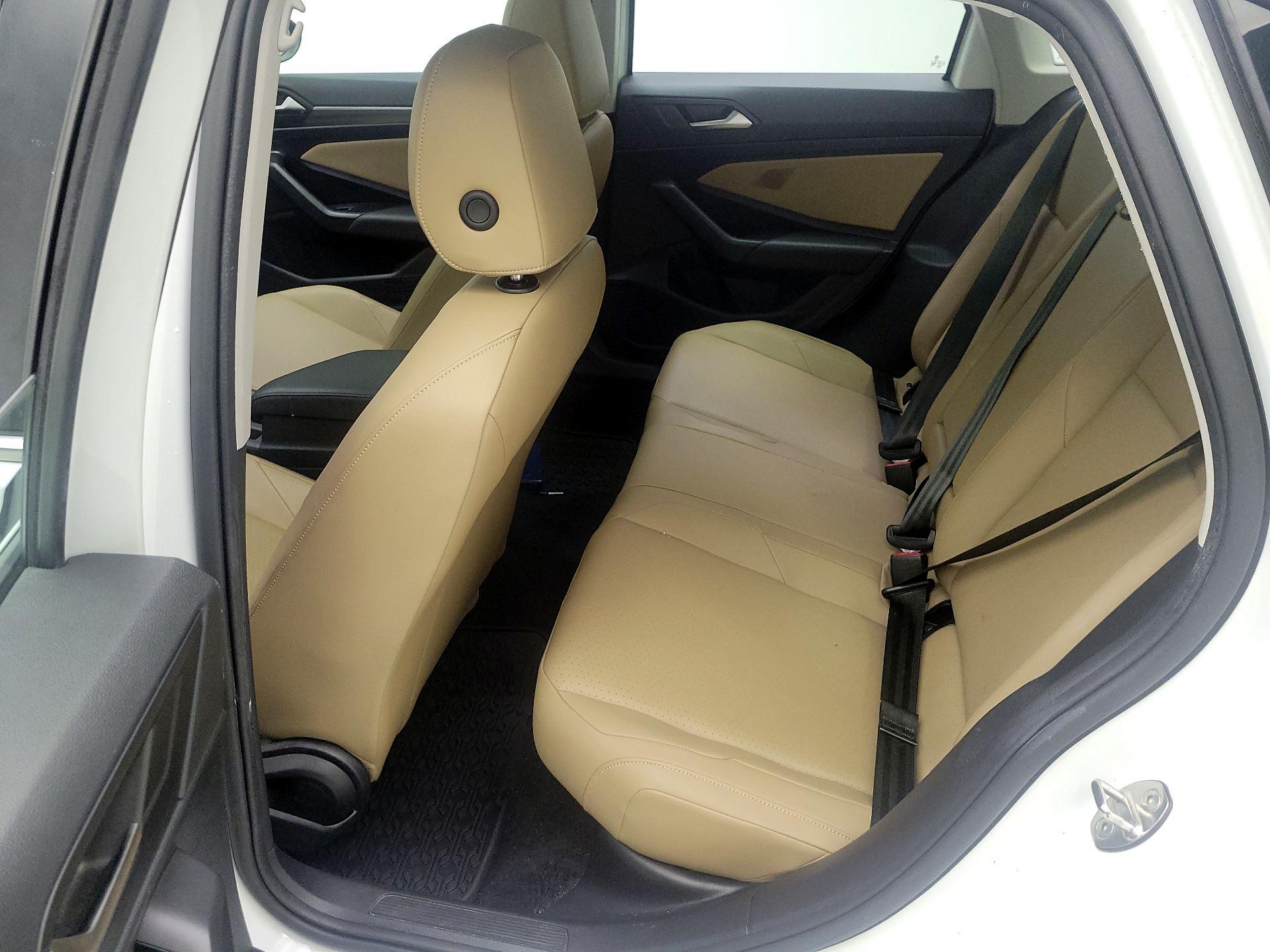 Thumbnail: 2019 Volkswagen Jetta - 18