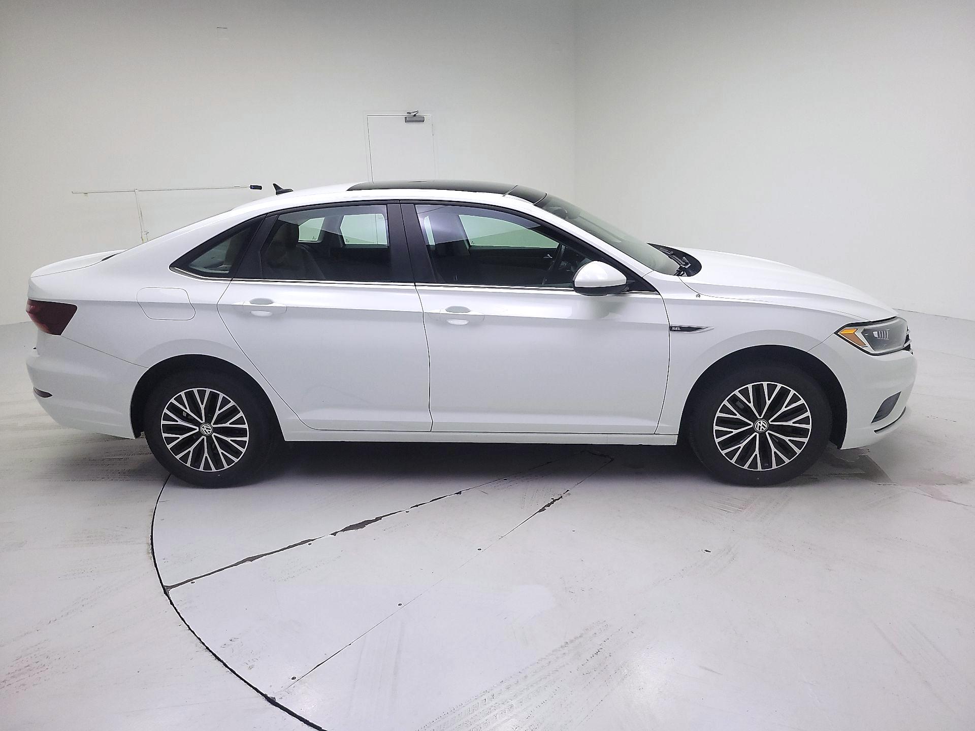 Thumbnail: 2019 Volkswagen Jetta - 4