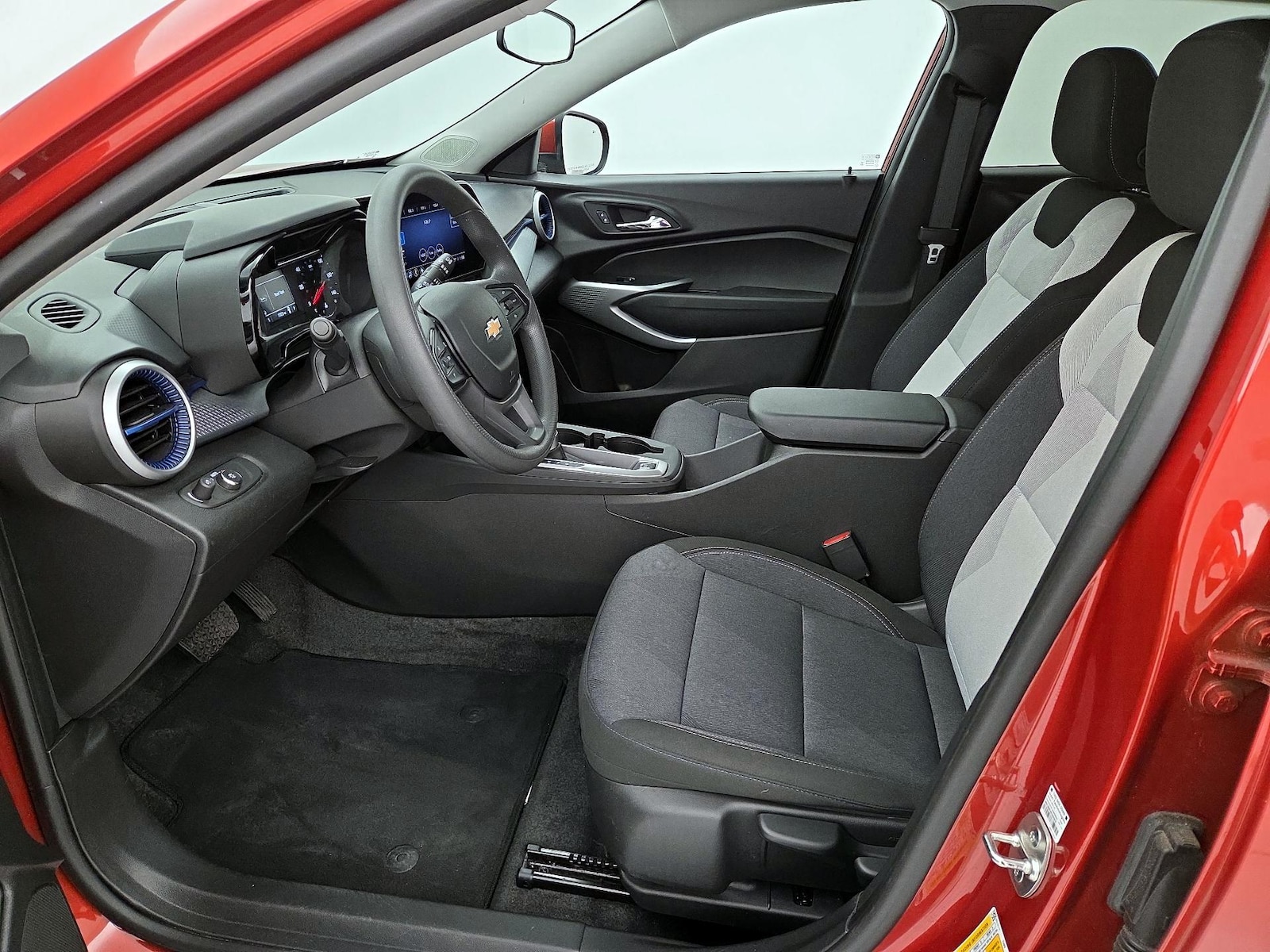 2024 Chevrolet Trax LS - Photo 12