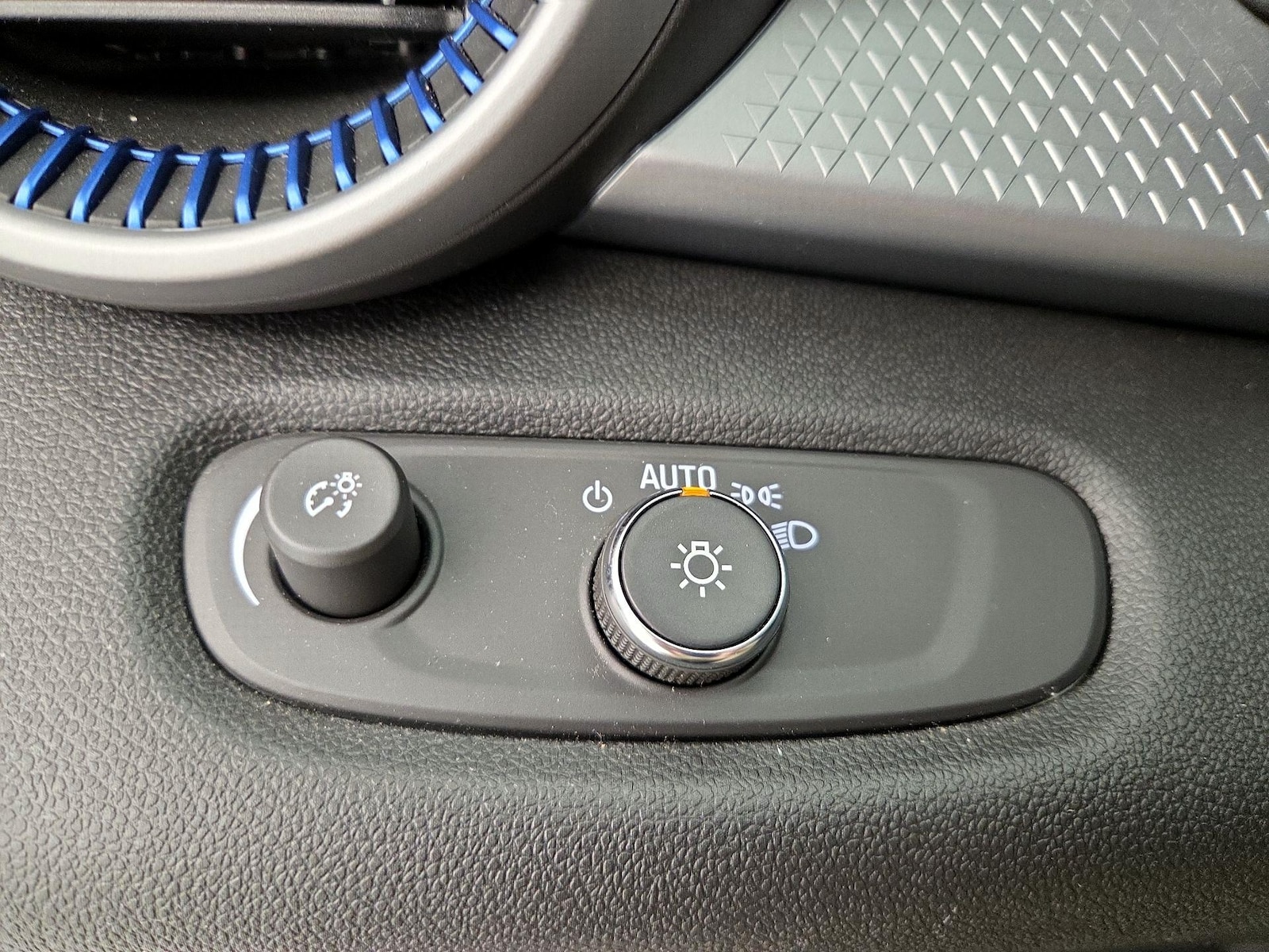 2024 Chevrolet Trax LS - Photo 14