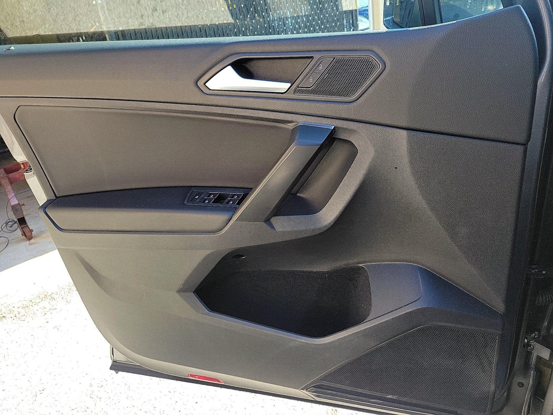 Thumbnail: 2021 Volkswagen Tiguan - 10