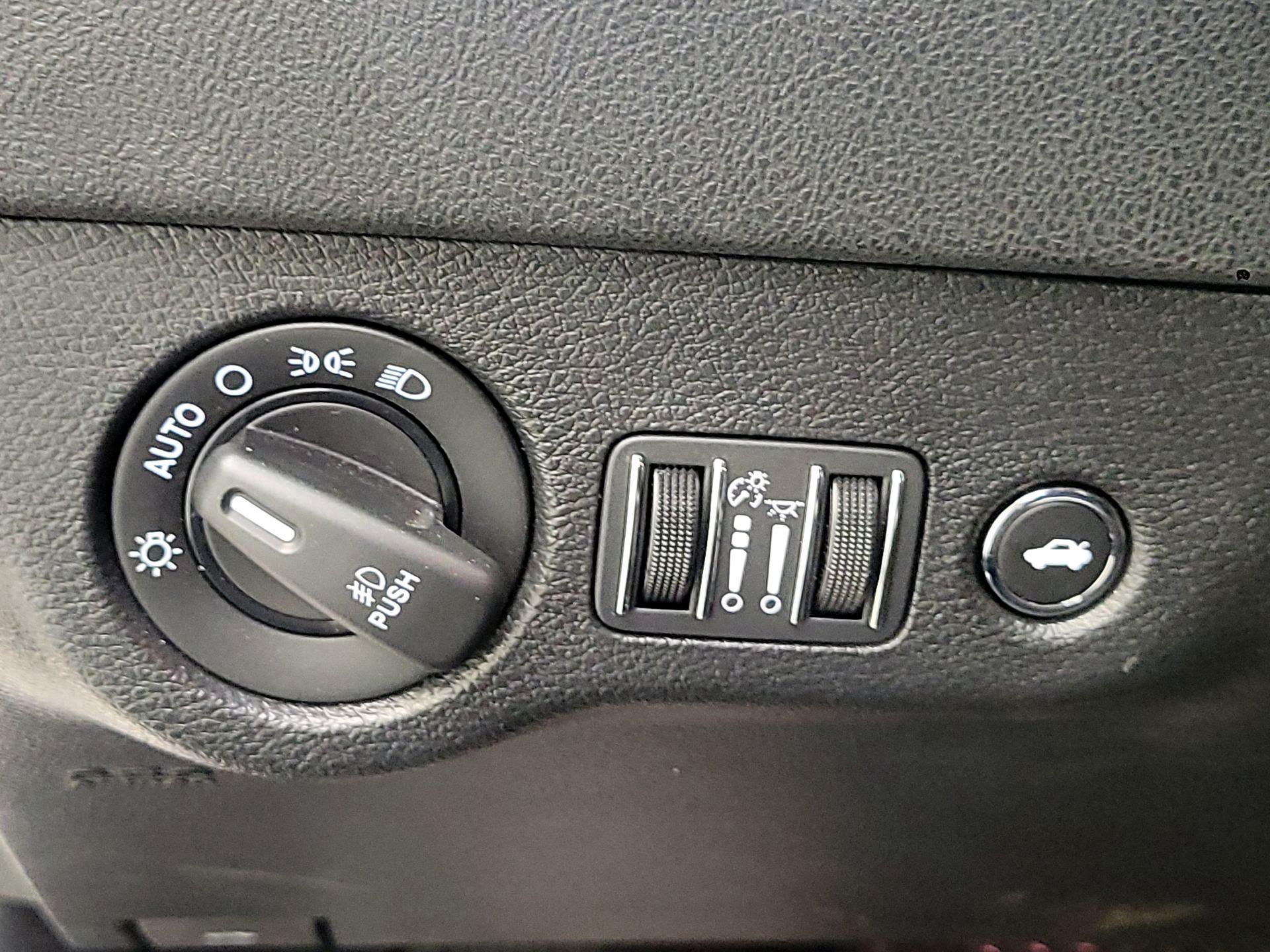 Thumbnail: 2019 Dodge Charger - 11