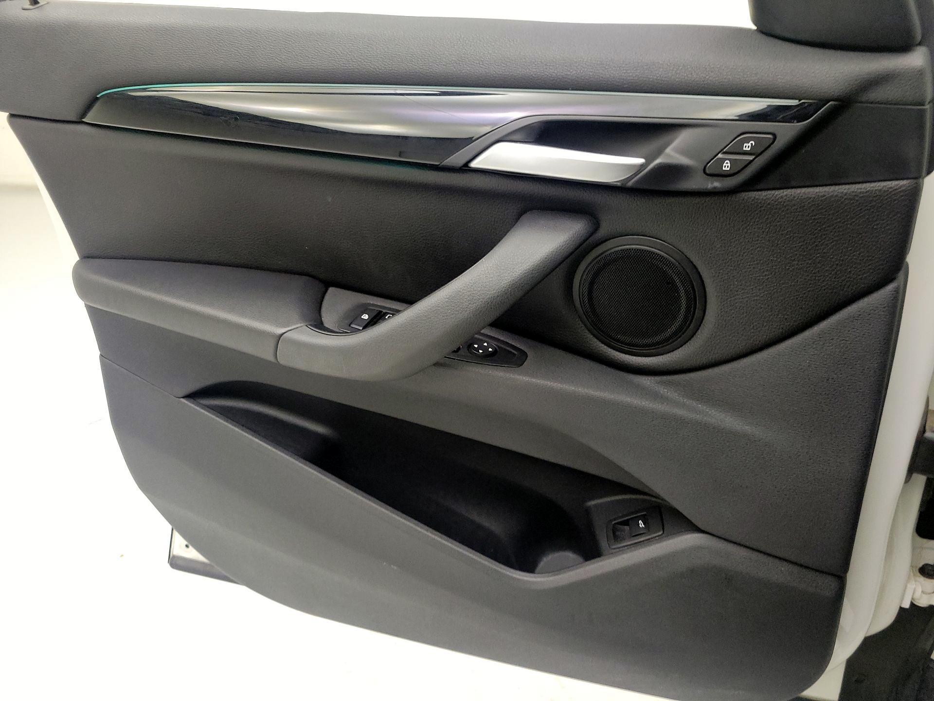 Thumbnail: 2020 BMW X1 - 10