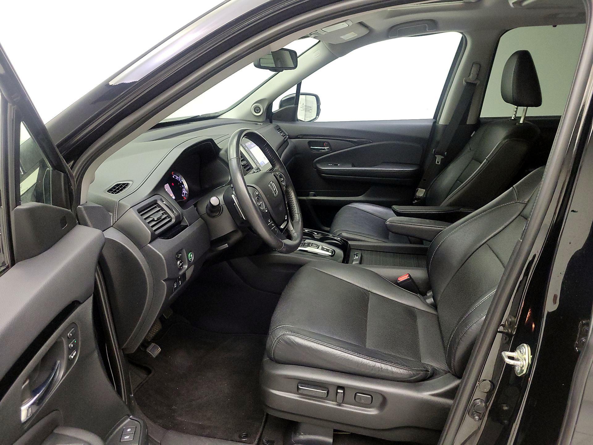 Thumbnail: 2017 Honda Pilot - 9