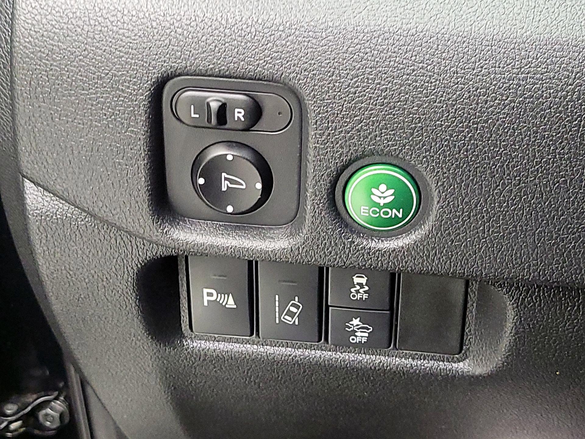 Thumbnail: 2017 Honda Pilot - 11