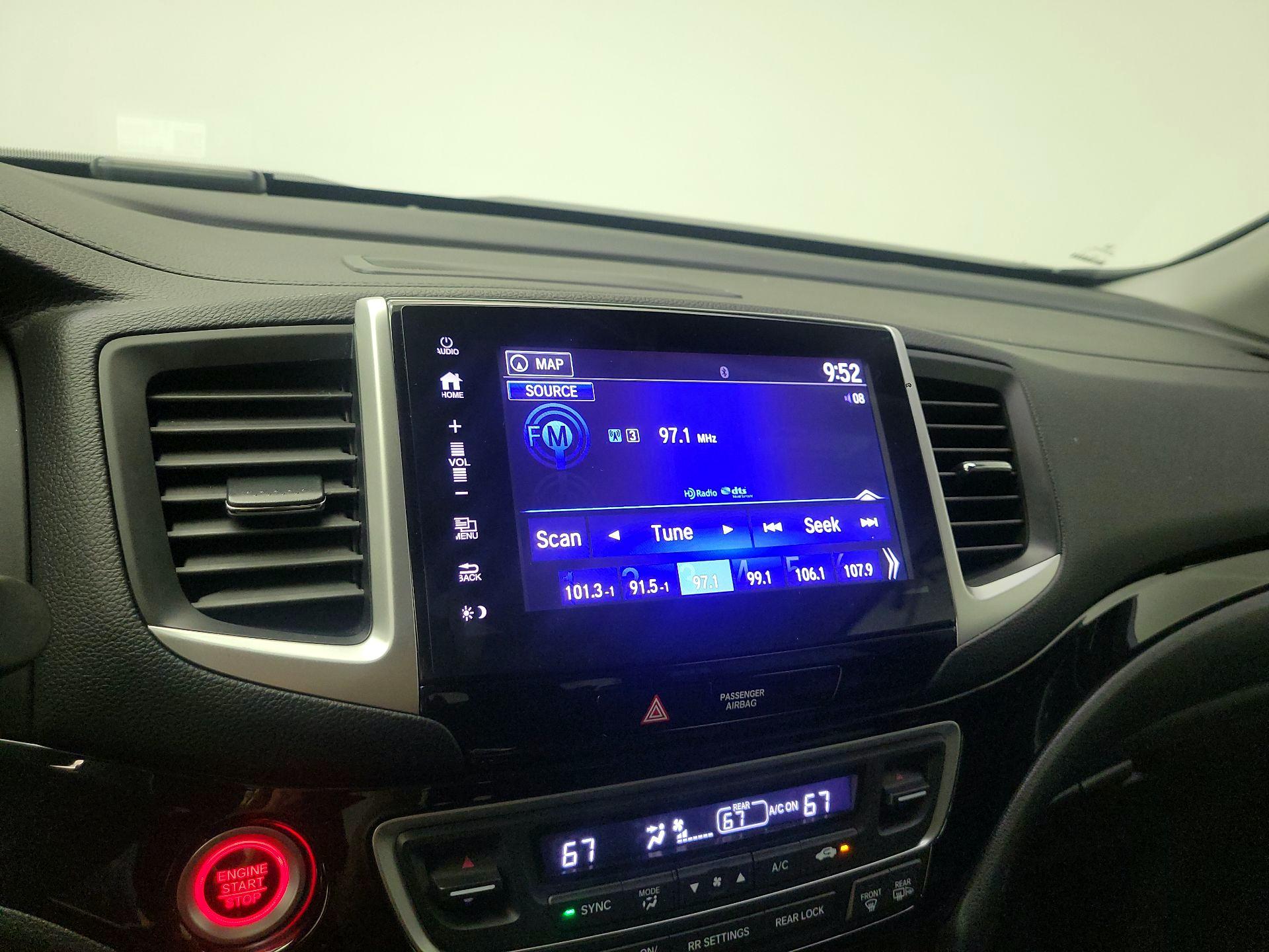 Thumbnail: 2017 Honda Pilot - 14