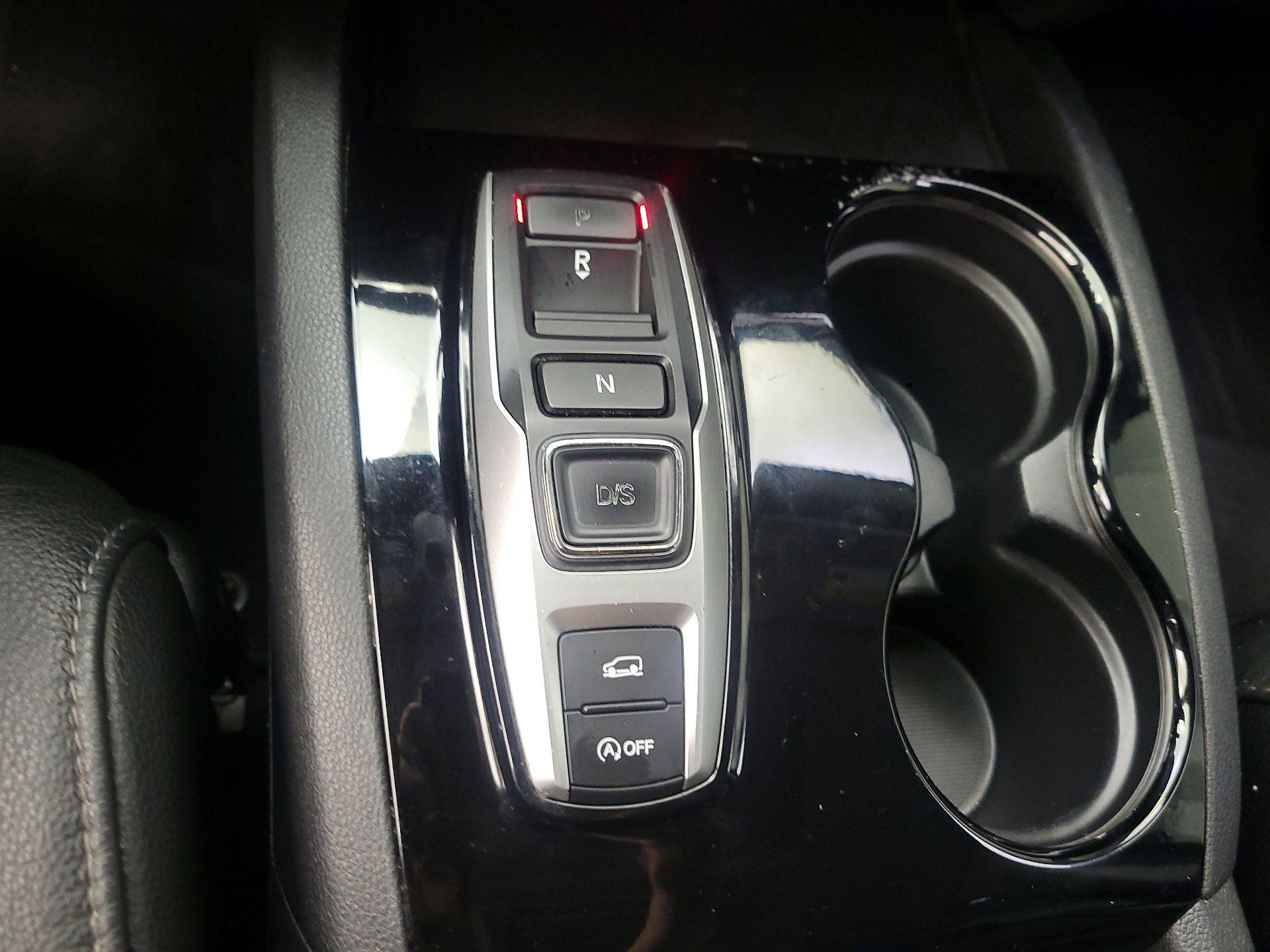 Thumbnail: 2017 Honda Pilot - 16