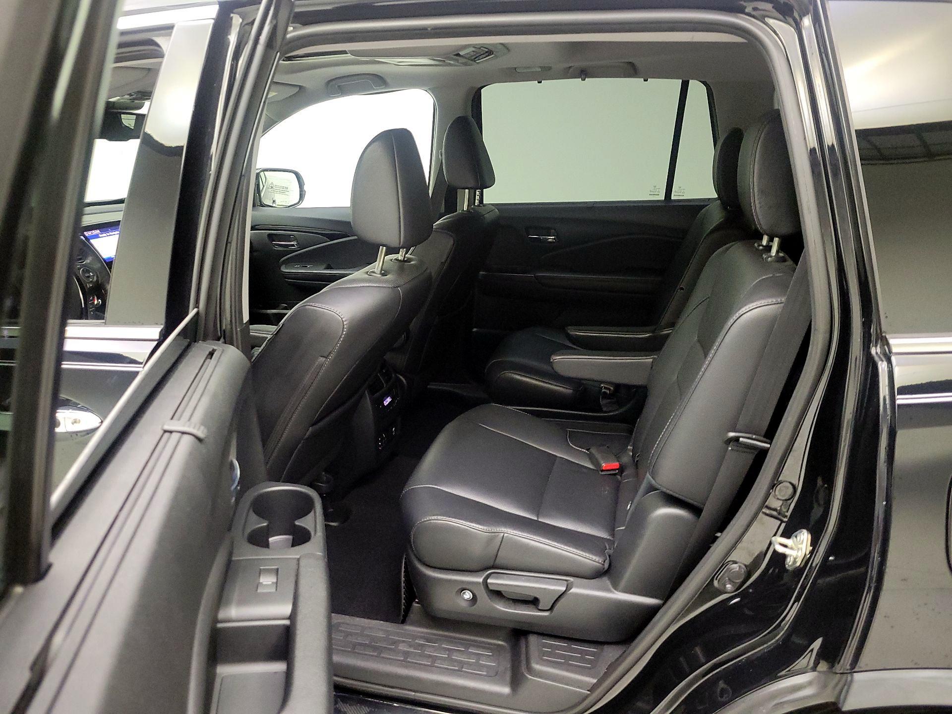 Thumbnail: 2017 Honda Pilot - 19