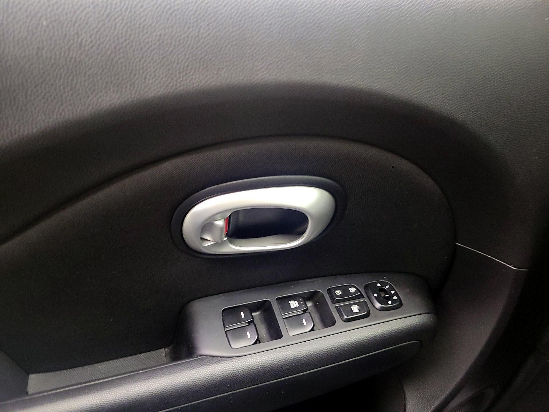 Thumbnail: 2016 Kia Soul - 10