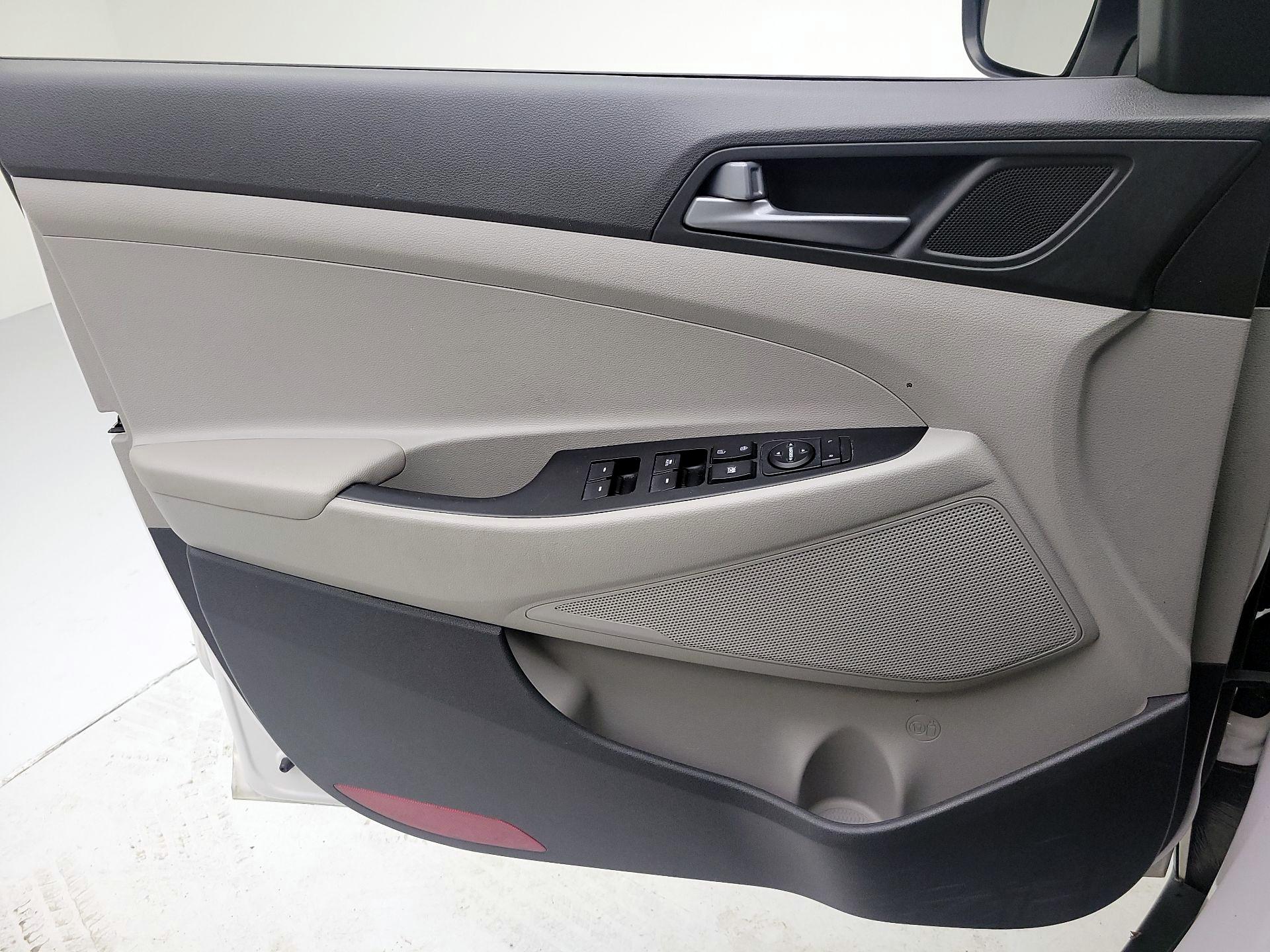 Thumbnail: 2016 Hyundai Tucson - 10