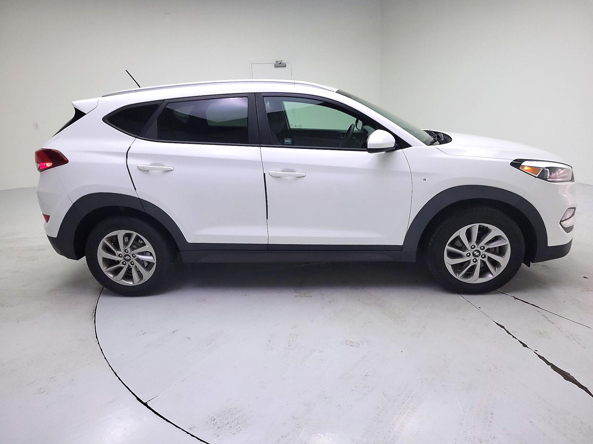 Thumbnail: 2016 Hyundai Tucson - 4