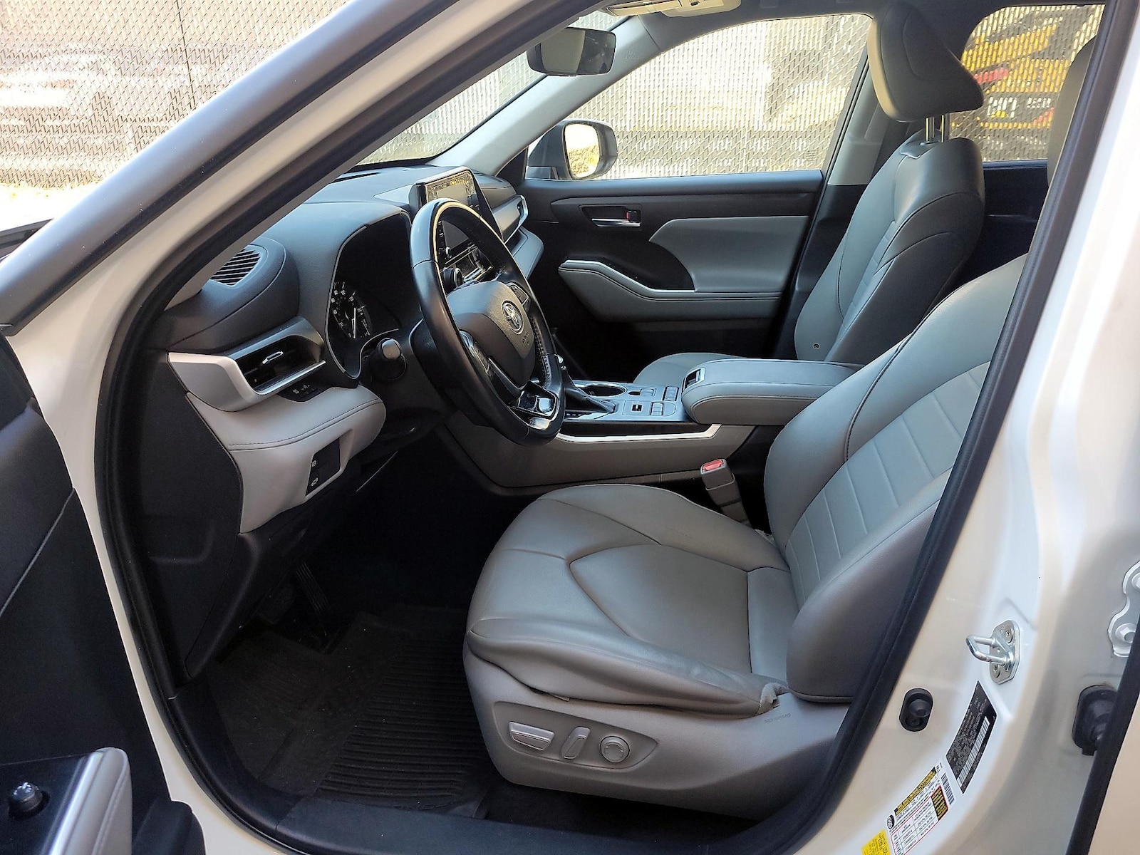 2021 Toyota Highlander XLE - Photo 10