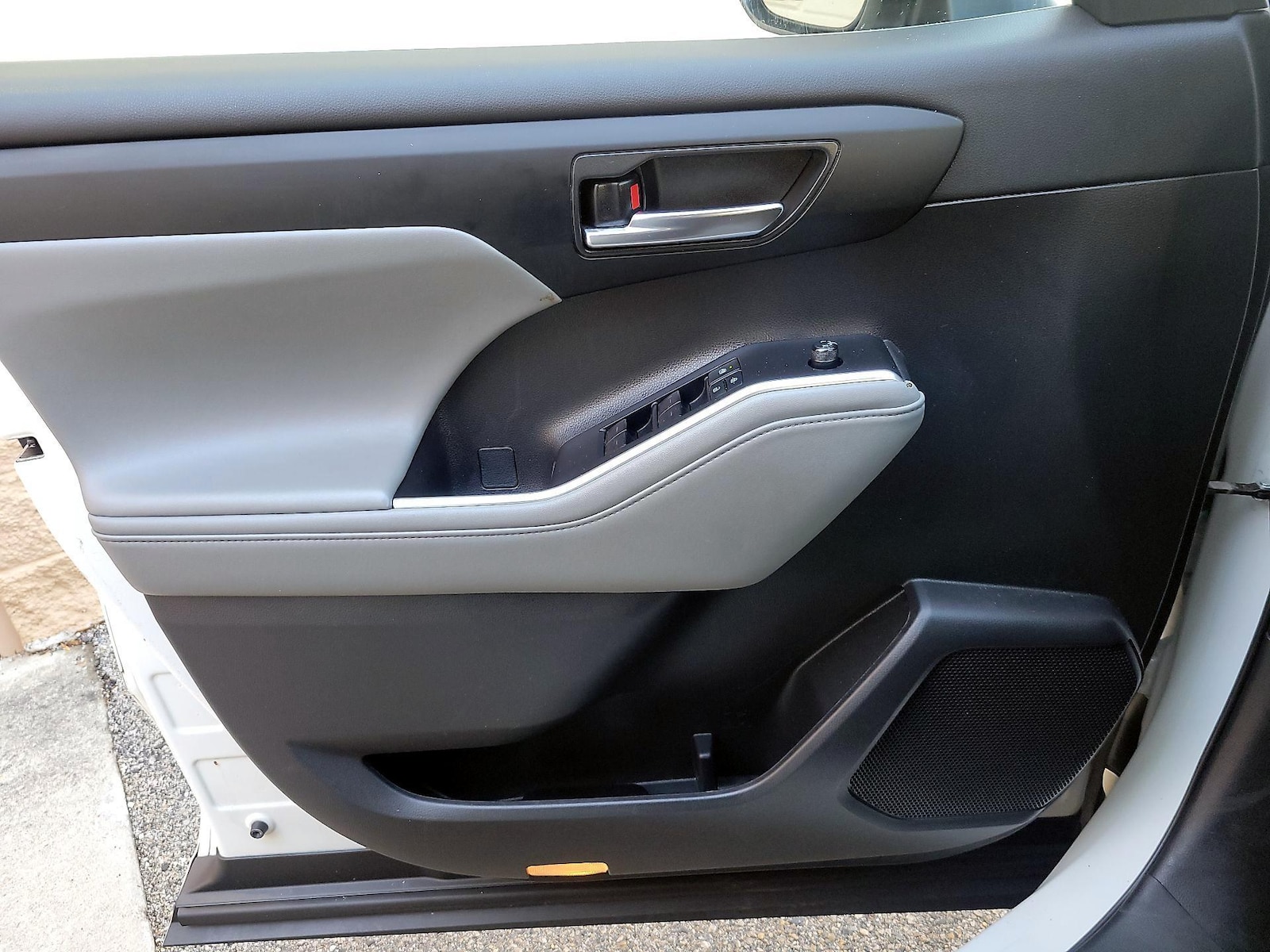 2021 Toyota Highlander XLE - Photo 11
