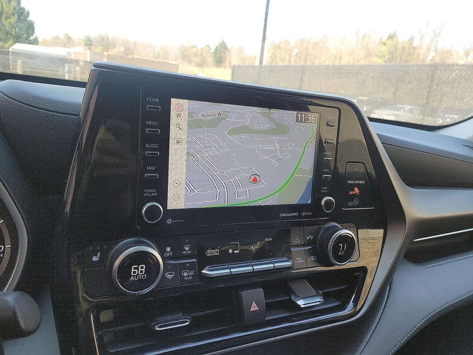 2021 Toyota Highlander XLE - Photo 13