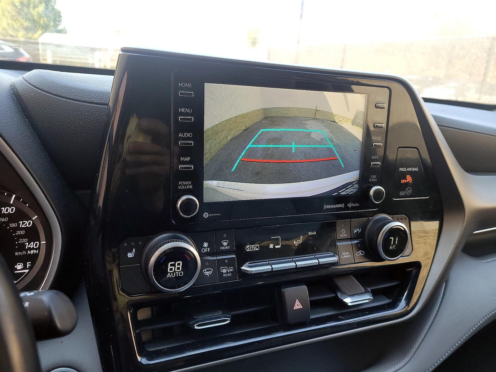 2021 Toyota Highlander XLE - Photo 14