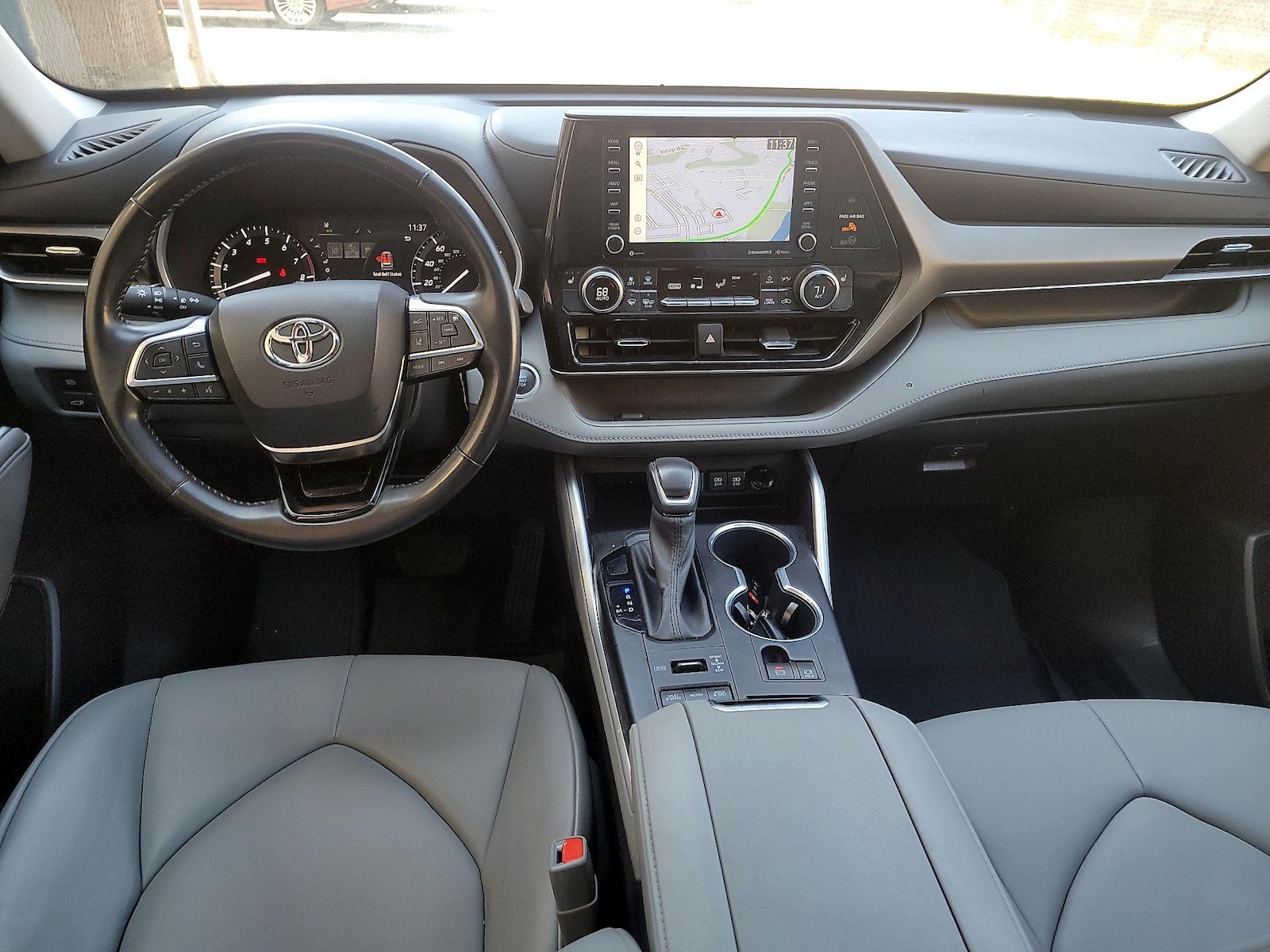 2021 Toyota Highlander XLE - Photo 8