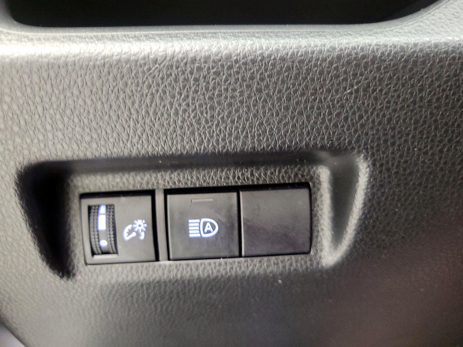 Thumbnail: 2019 Toyota RAV4 - 11