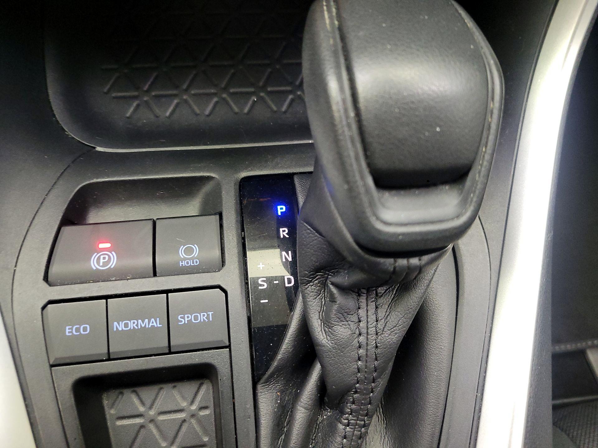 Thumbnail: 2019 Toyota RAV4 - 15