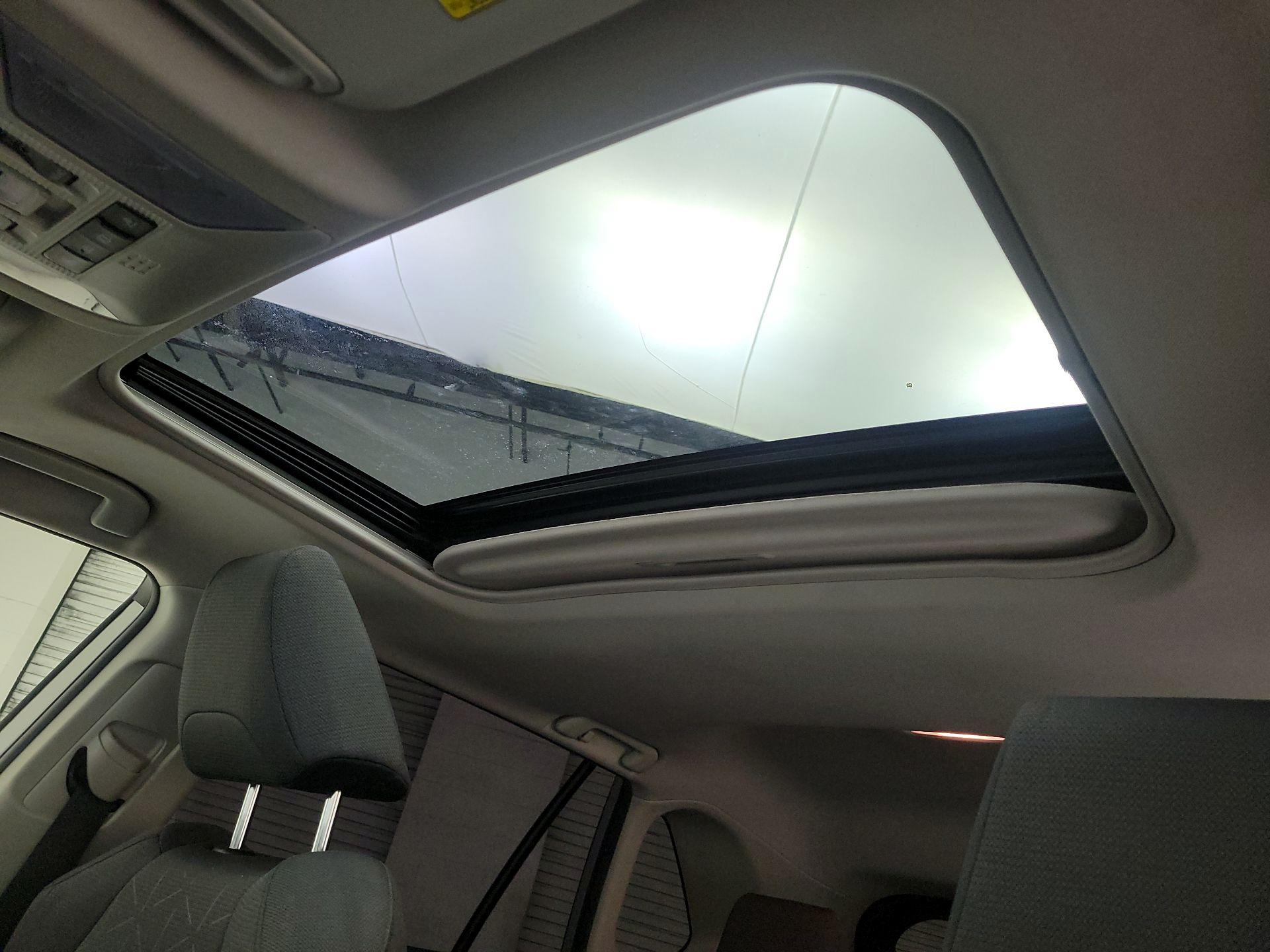 Thumbnail: 2019 Toyota RAV4 - 17