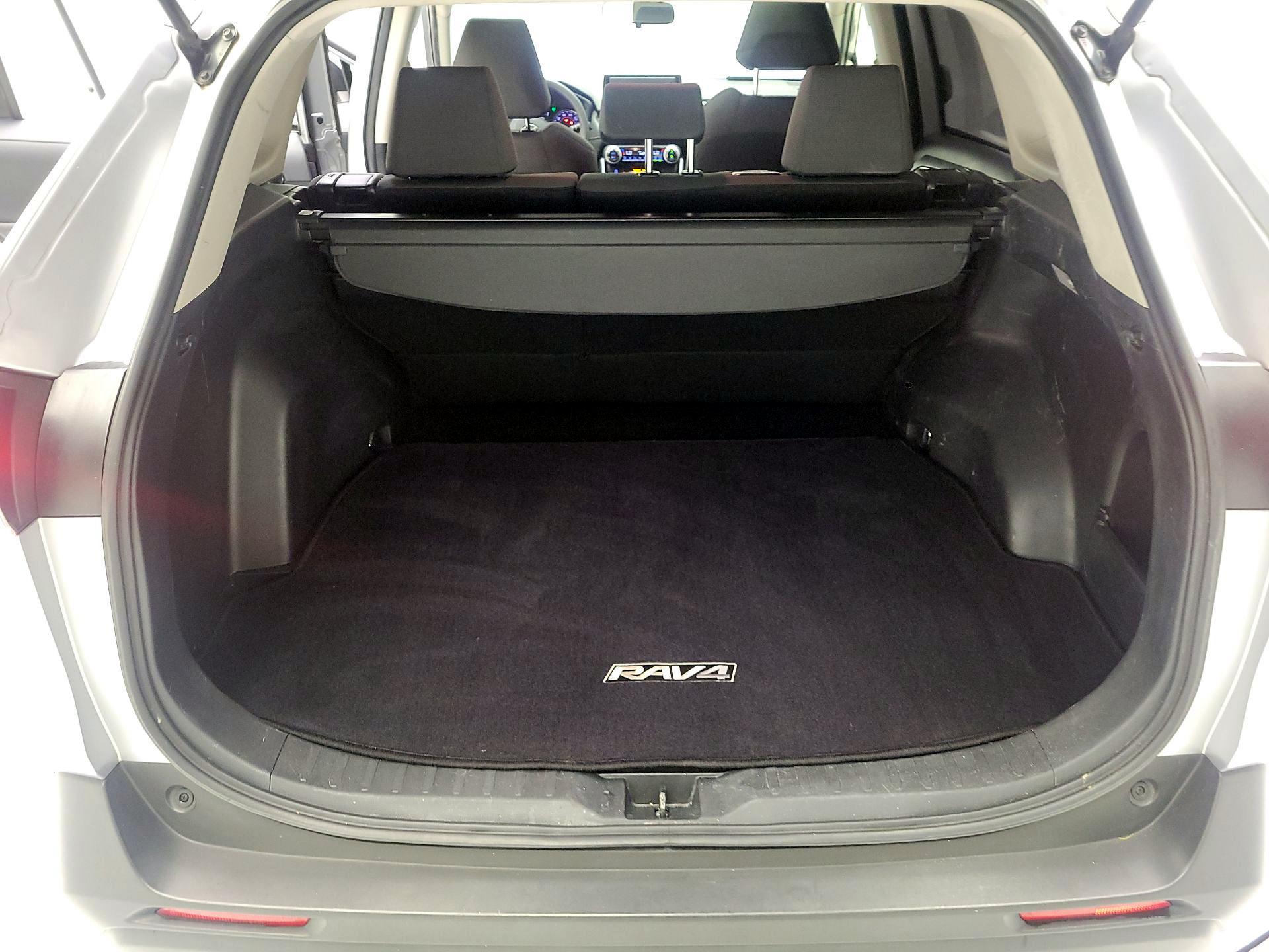 Thumbnail: 2019 Toyota RAV4 - 19