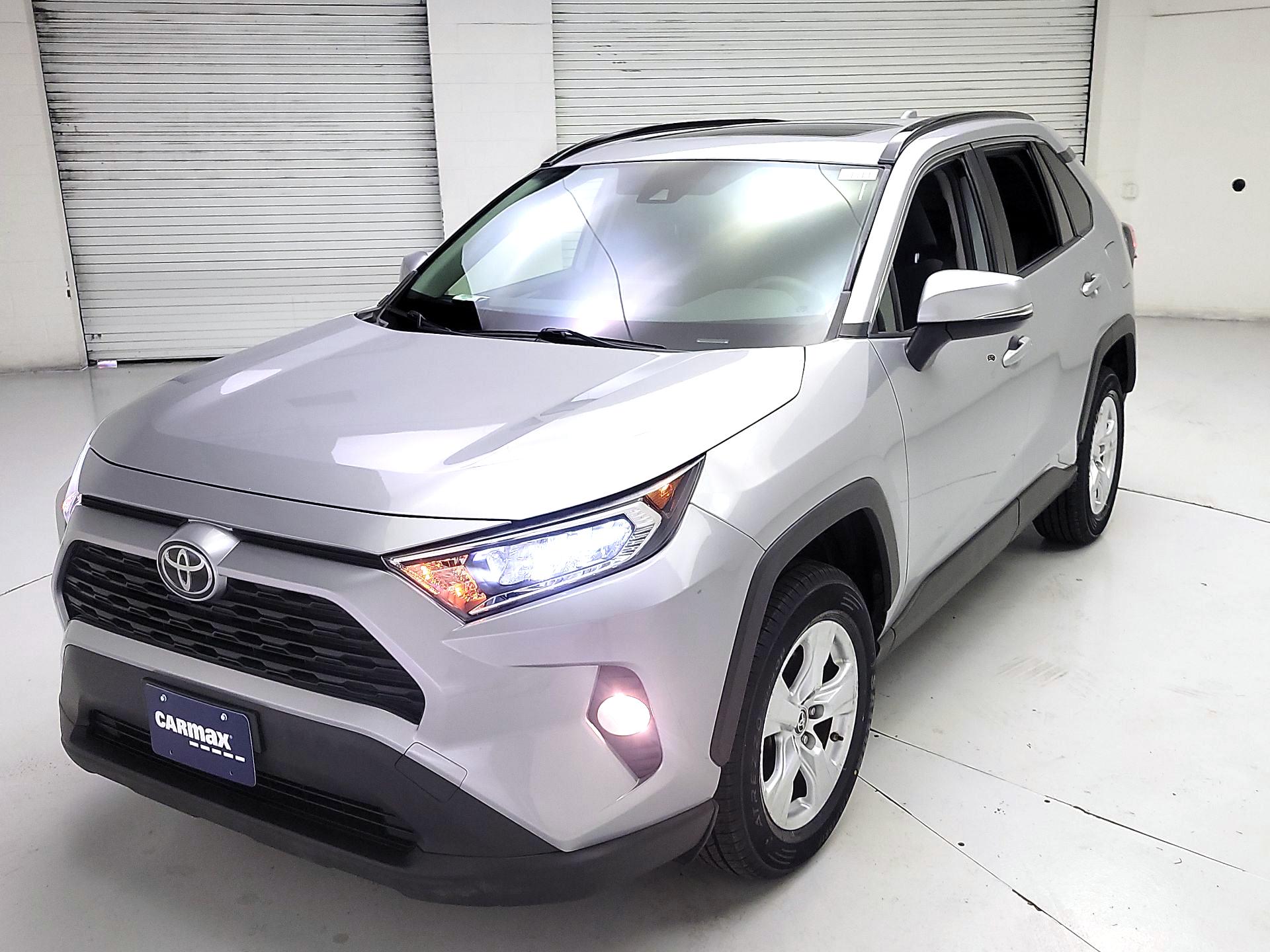 Thumbnail: 2019 Toyota RAV4 - 3