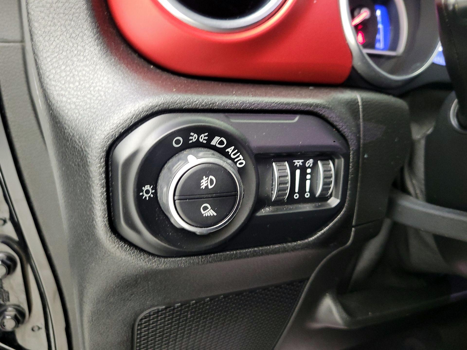Thumbnail: 2020 Jeep Gladiator - 13