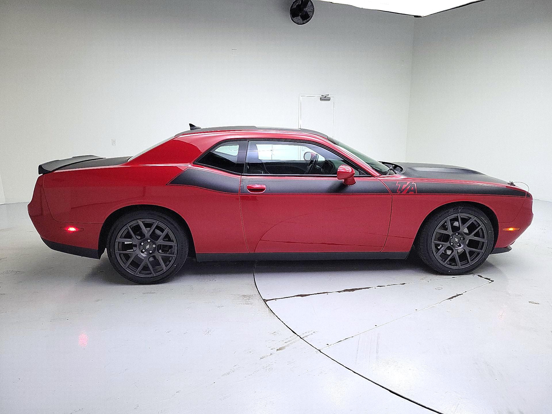 Thumbnail: 2017 Dodge Challenger - 4