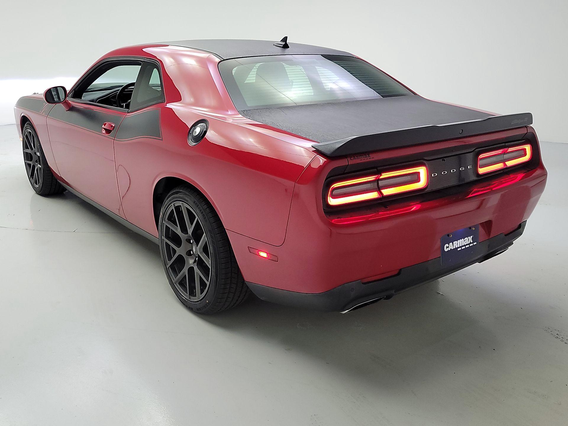 Thumbnail: 2017 Dodge Challenger - 7