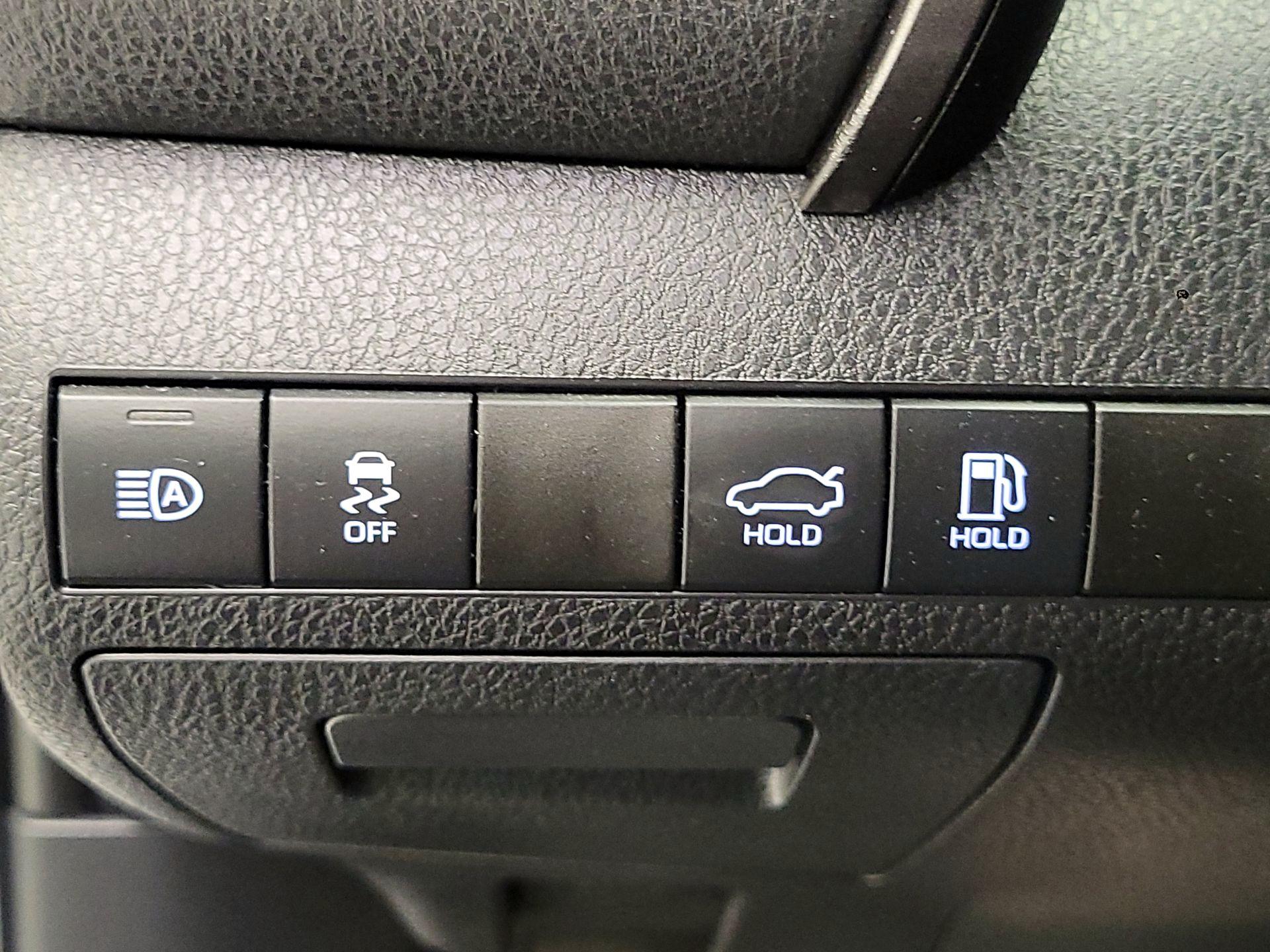 Thumbnail: 2020 Toyota Camry - 11